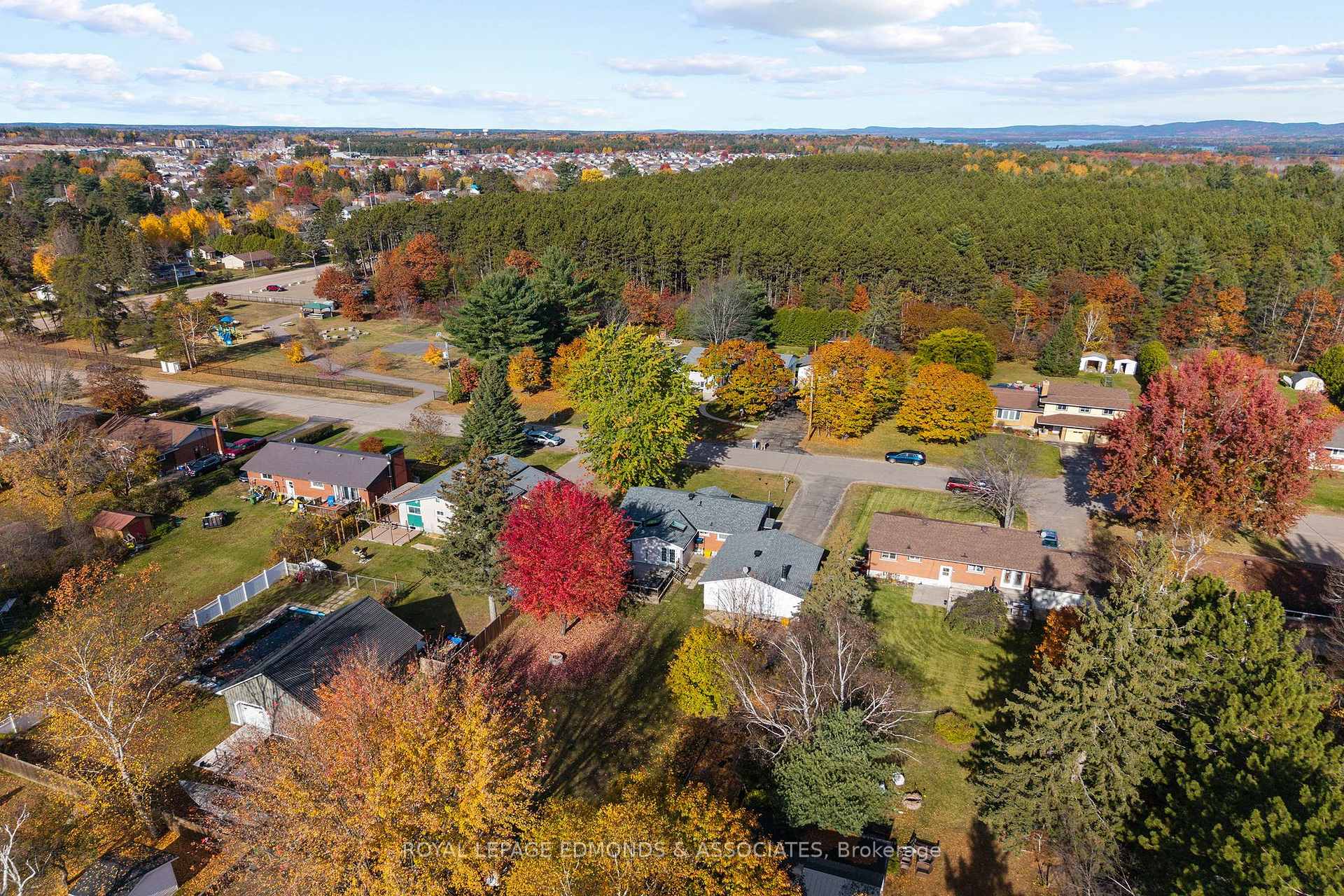 Photo 48 of 10 Sunset Crescent, Petawawa, Petawawa — HOMEH