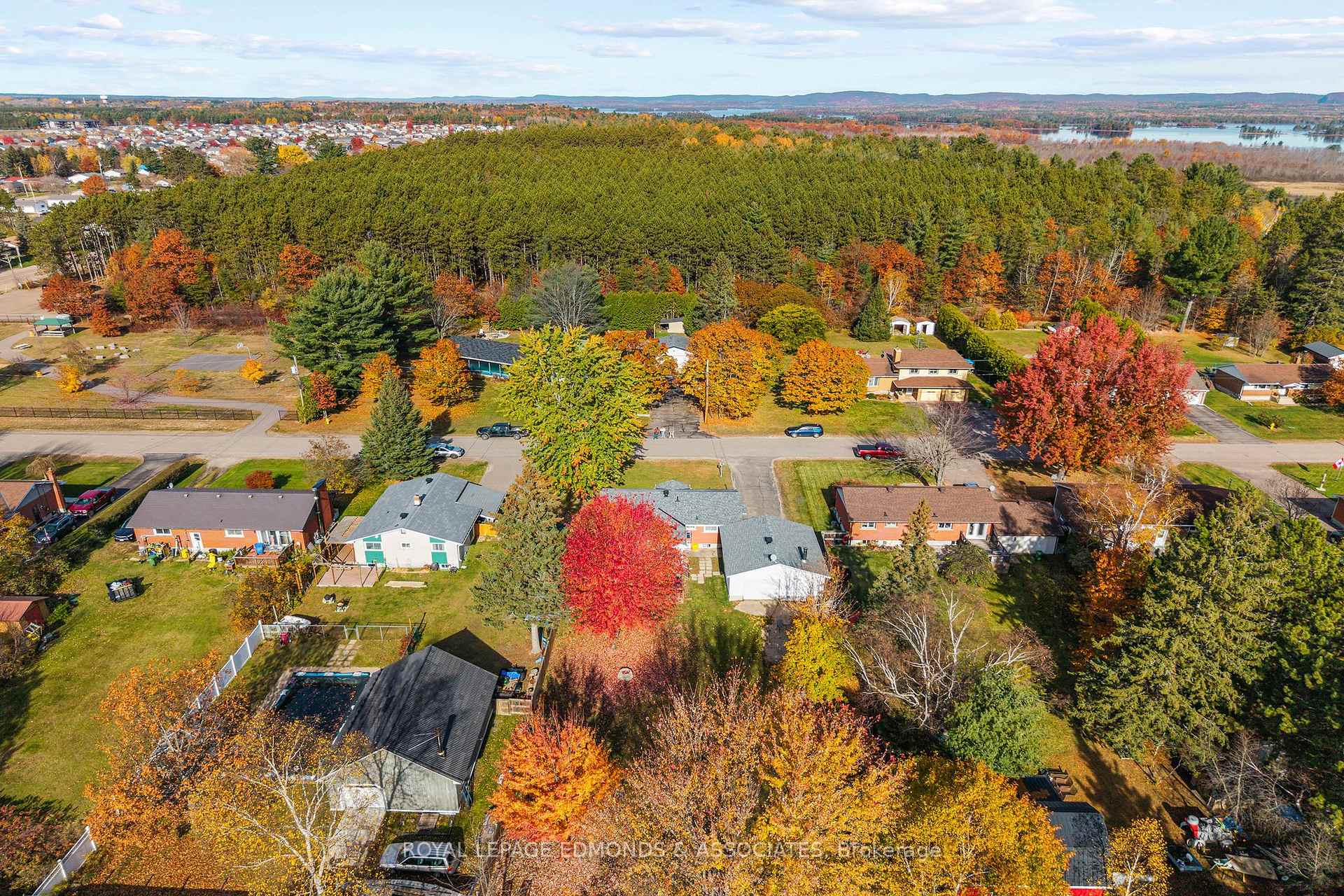 Photo 49 of 10 Sunset Crescent, Petawawa, Petawawa — HOMEH