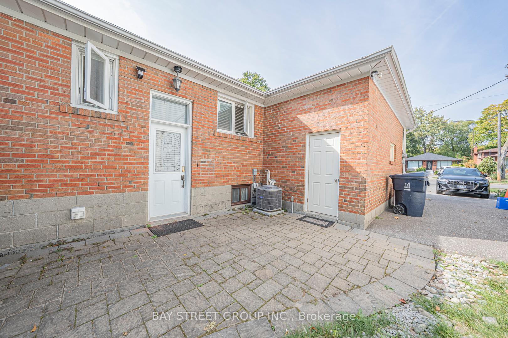 Photo 2 of Unit Lower, 149 Hendon Avenue, North York, Newtonbrook West — HOMEH