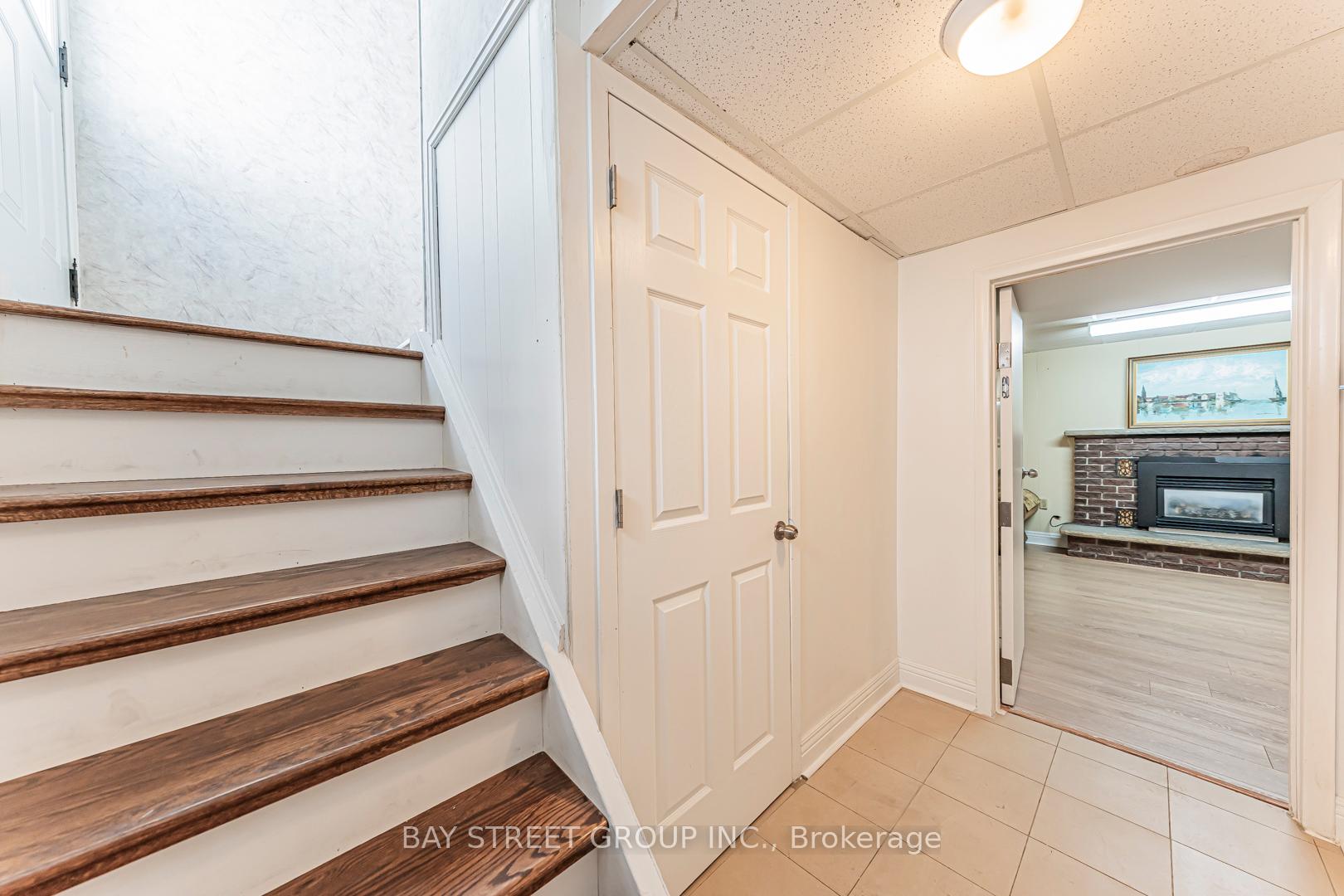 Photo 3 of Unit Lower, 149 Hendon Avenue, North York, Newtonbrook West — HOMEH