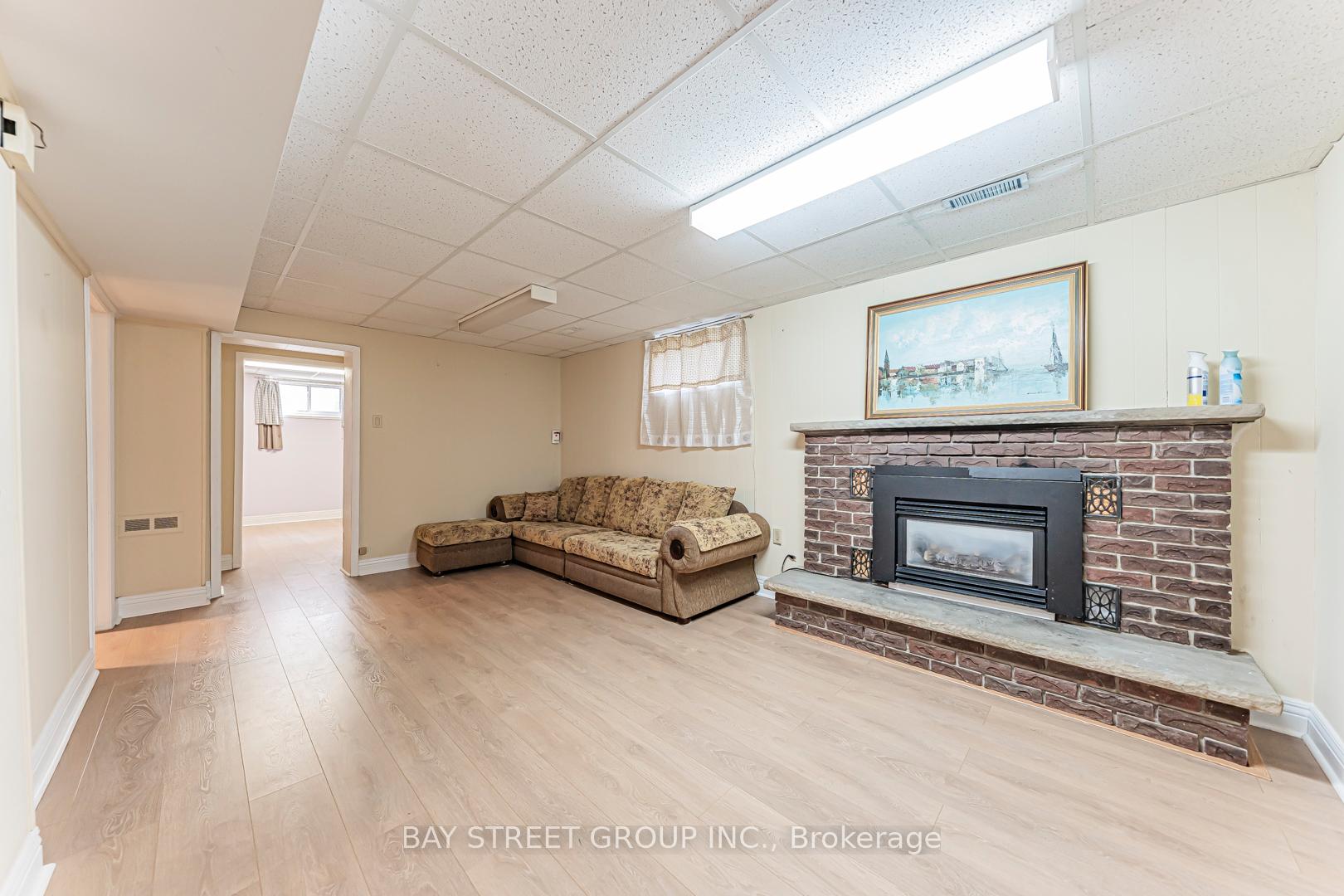 Photo 4 of Unit Lower, 149 Hendon Avenue, North York, Newtonbrook West — HOMEH