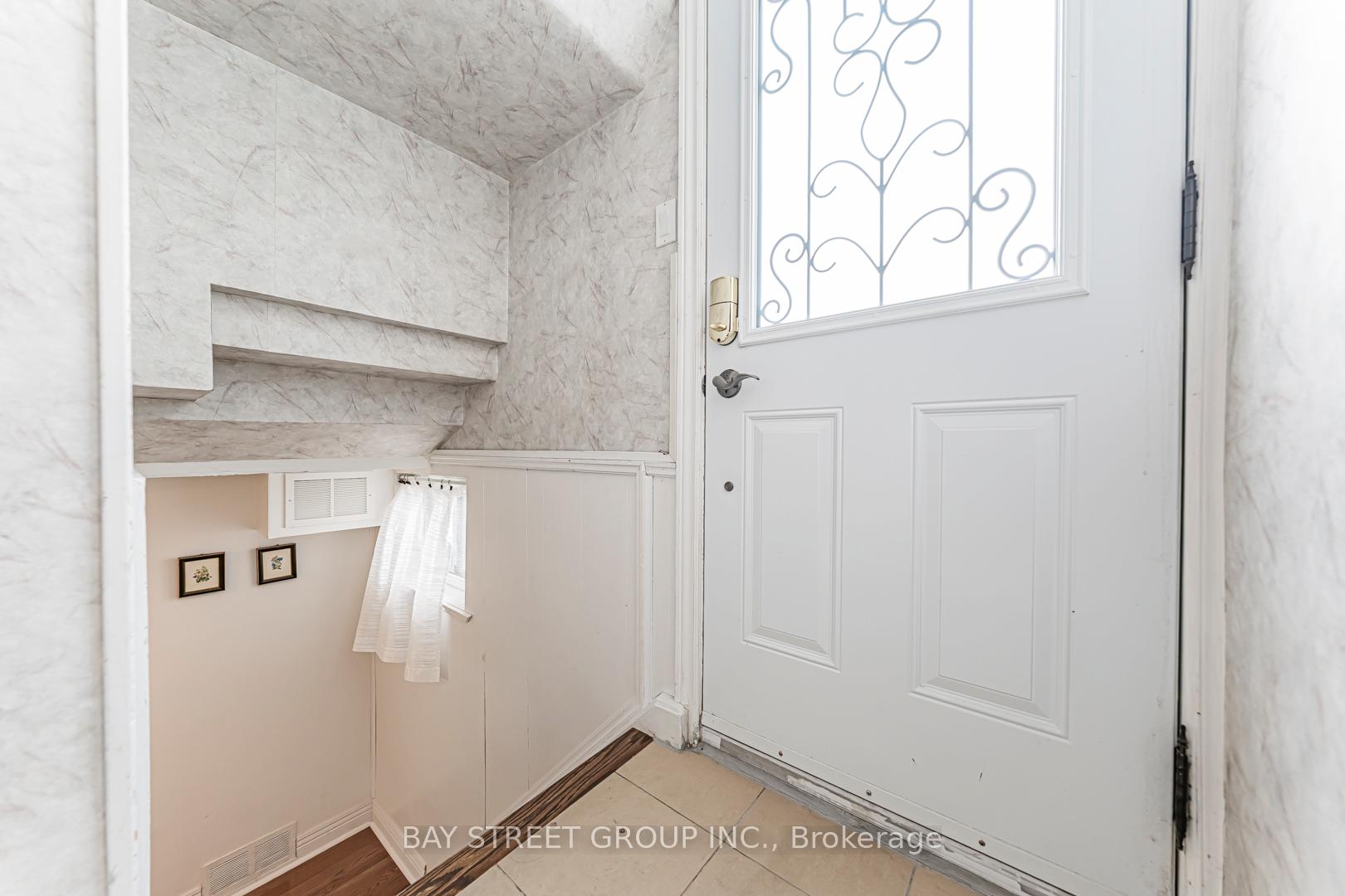 Photo 15 of Unit Lower, 149 Hendon Avenue, North York, Newtonbrook West — HOMEH