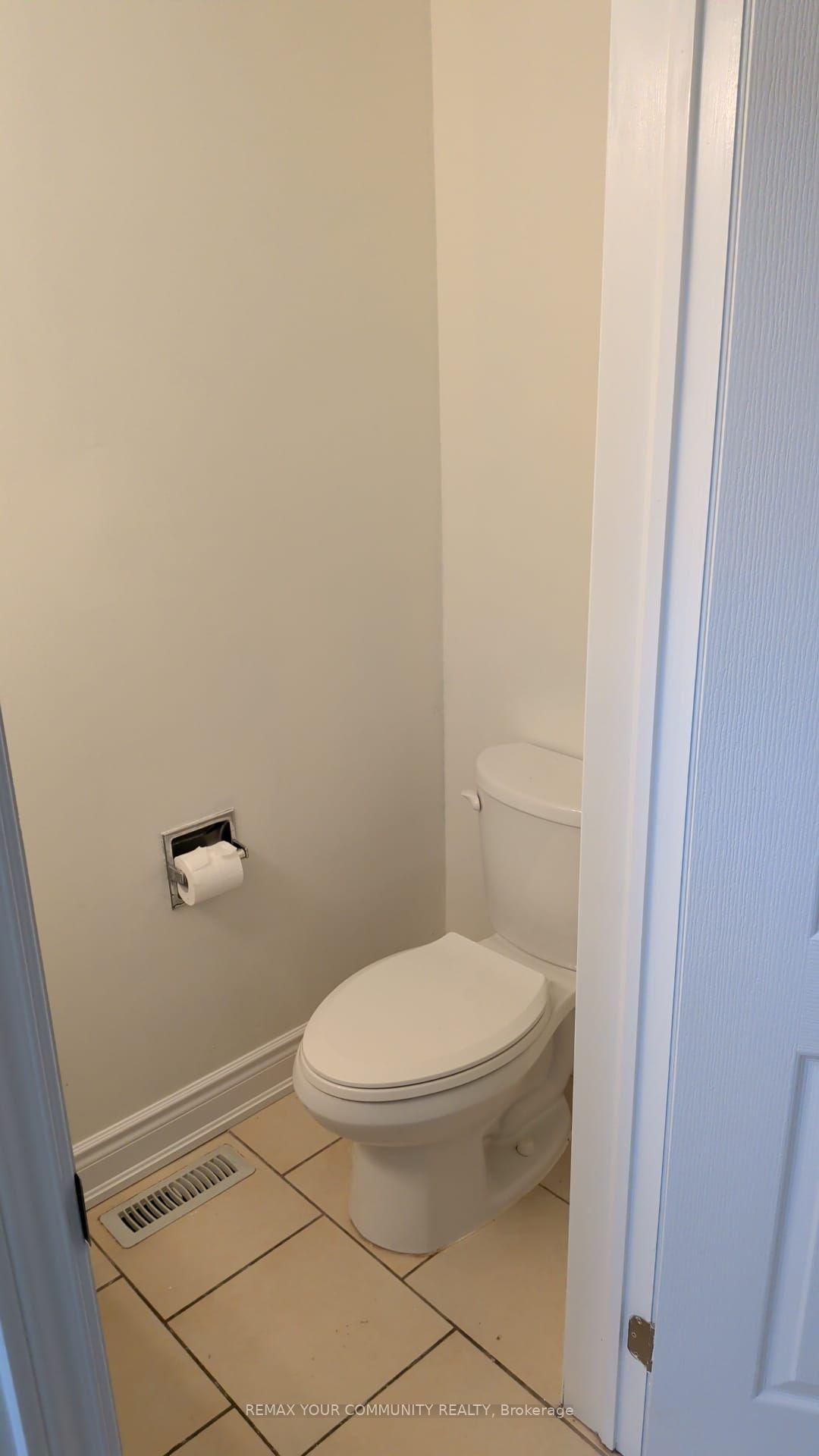 Photo 15 of Unit Upper, 4 Malabar Crescent S, Brampton, Central Park — HOMEH