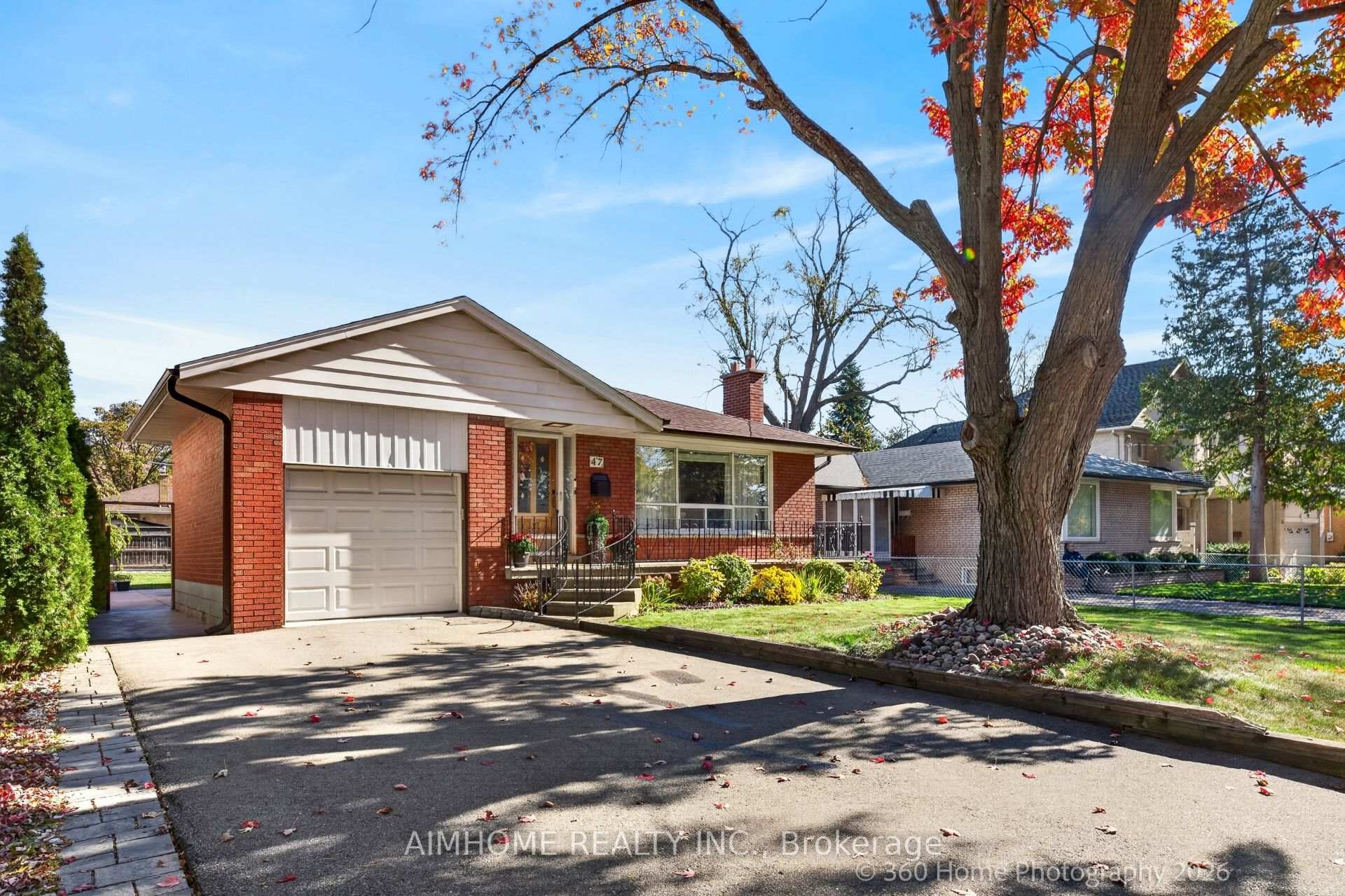 Photo 2 of 47 Silverhill Drive, Etobicoke, Islington-City Centre West — HOMEH