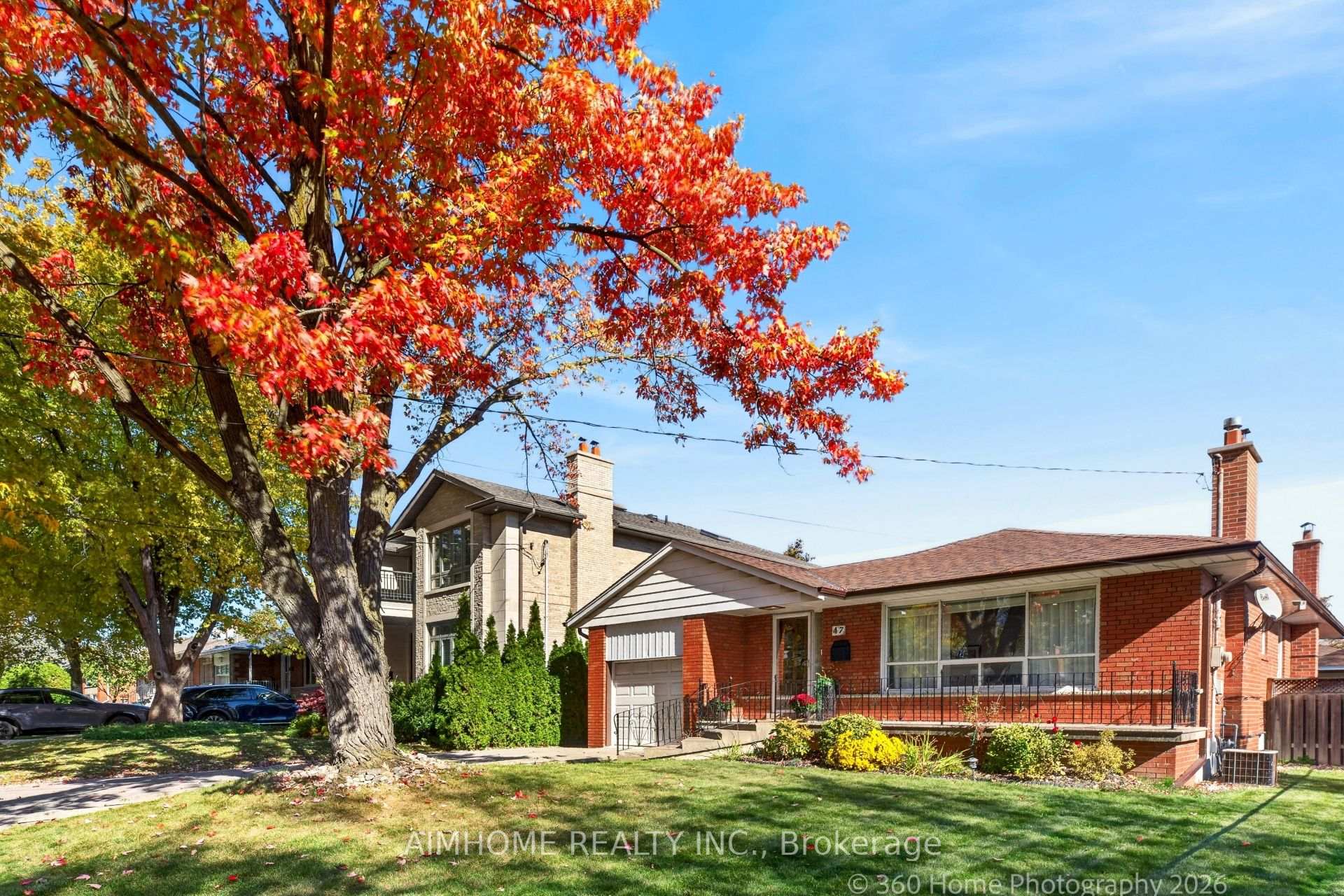 Photo 3 of 47 Silverhill Drive, Etobicoke, Islington-City Centre West — HOMEH