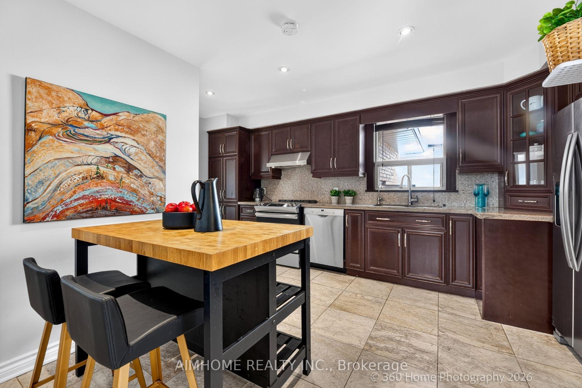 Photo 6 of 47 Silverhill Drive, Etobicoke, Islington-City Centre West — HOMEH