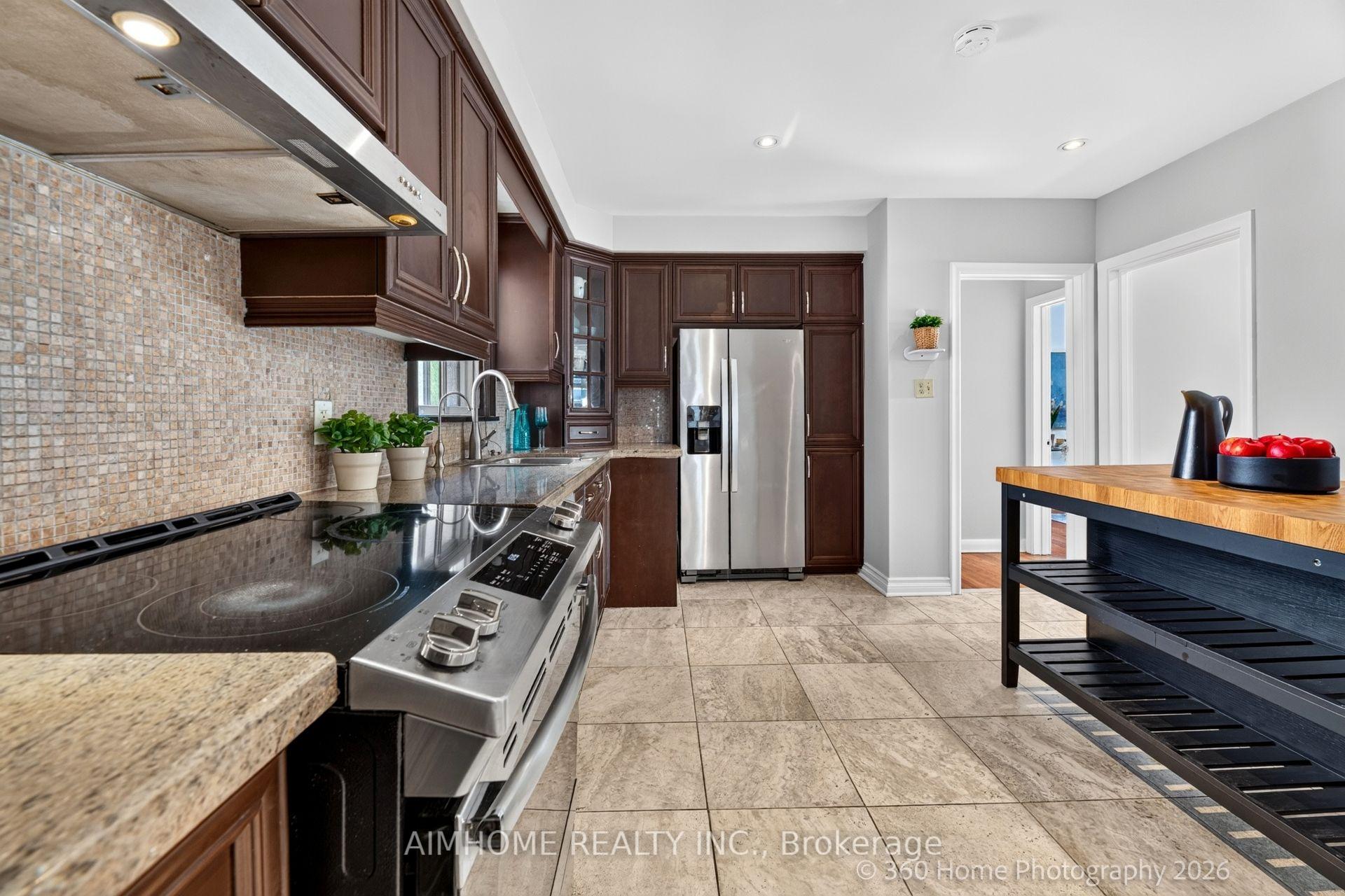 Photo 7 of 47 Silverhill Drive, Etobicoke, Islington-City Centre West — HOMEH