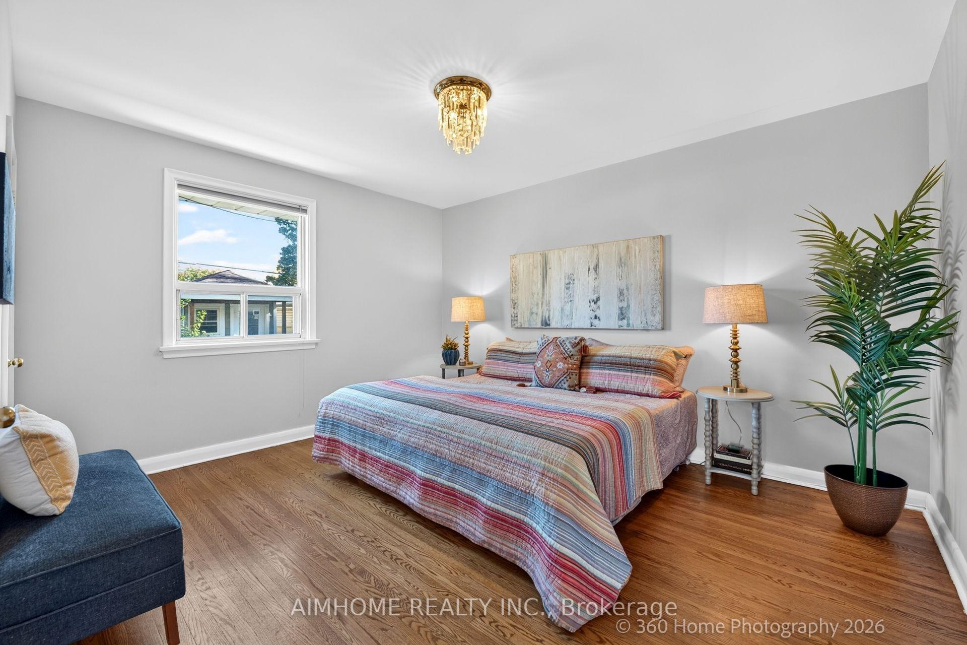 Photo 10 of 47 Silverhill Drive, Etobicoke, Islington-City Centre West — HOMEH