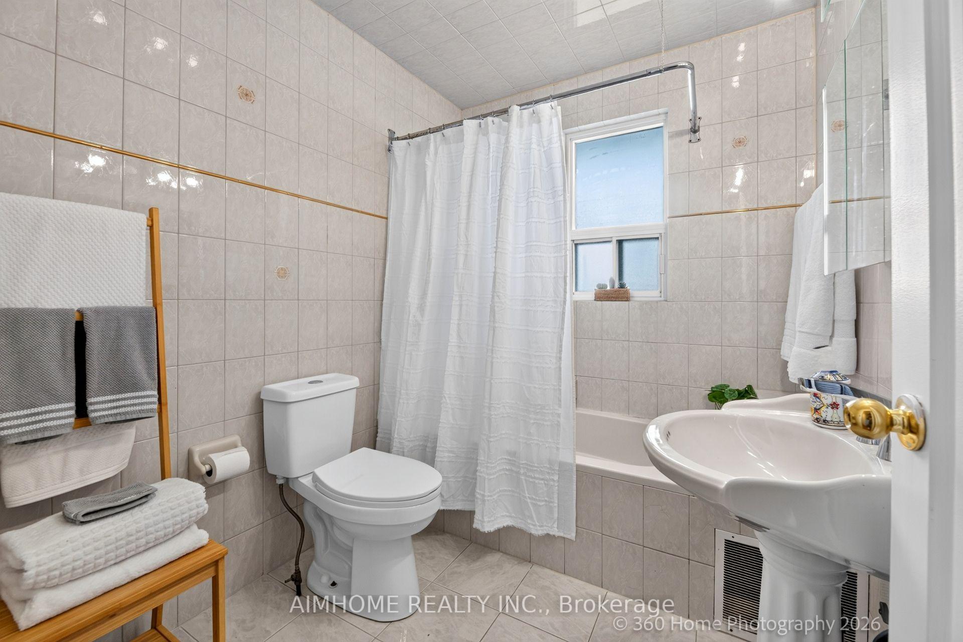 Photo 12 of 47 Silverhill Drive, Etobicoke, Islington-City Centre West — HOMEH