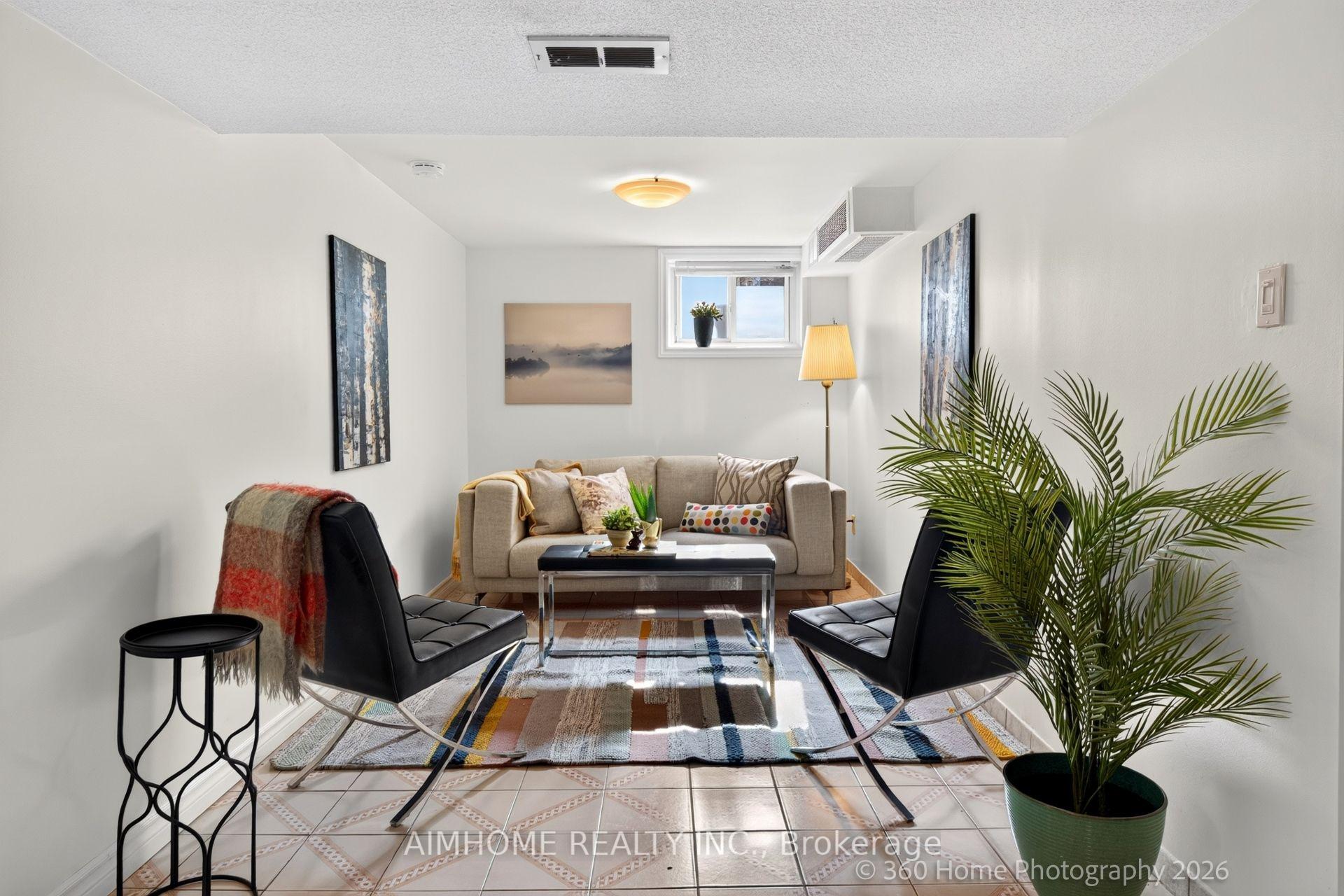 Photo 15 of 47 Silverhill Drive, Etobicoke, Islington-City Centre West — HOMEH