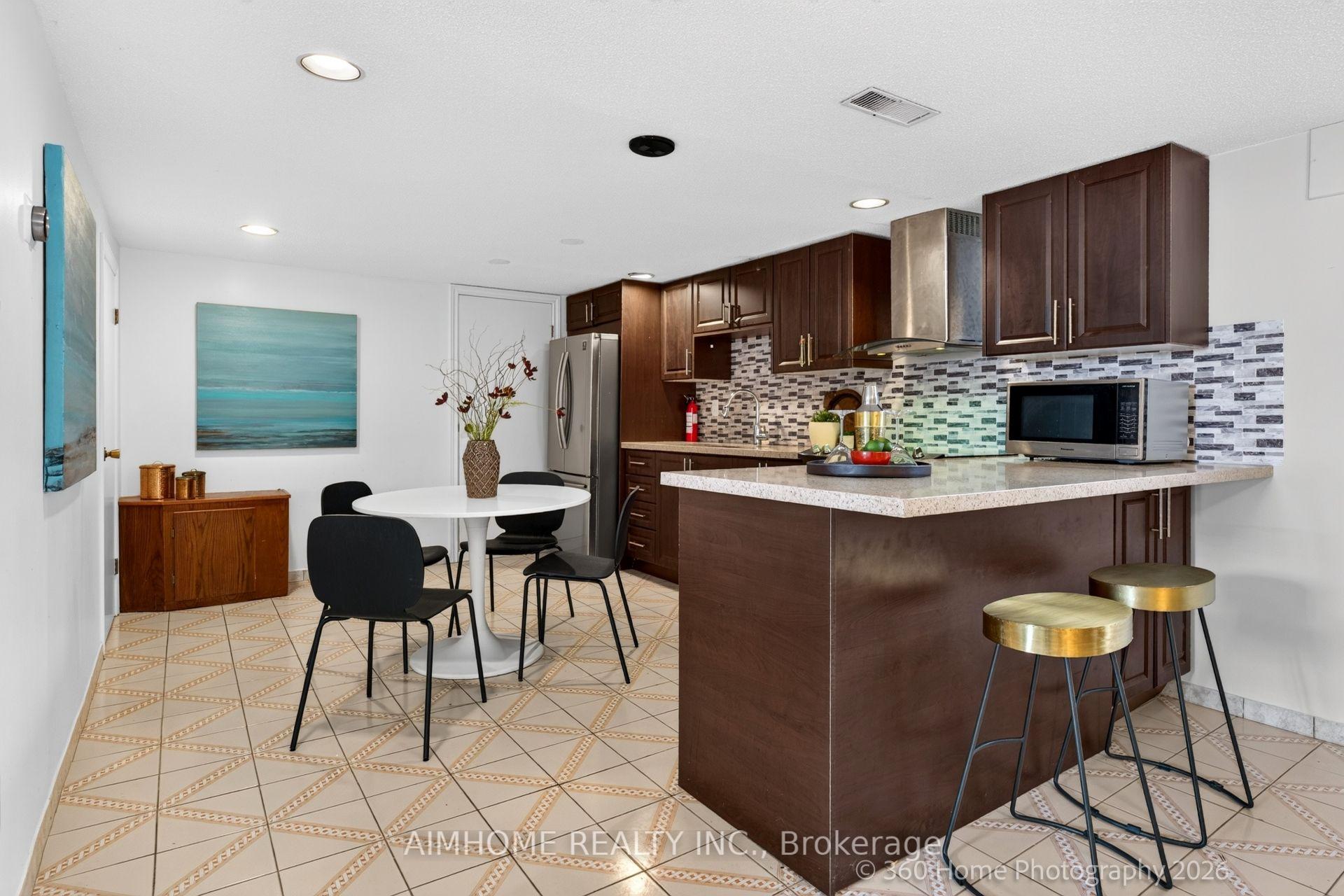Photo 16 of 47 Silverhill Drive, Etobicoke, Islington-City Centre West — HOMEH