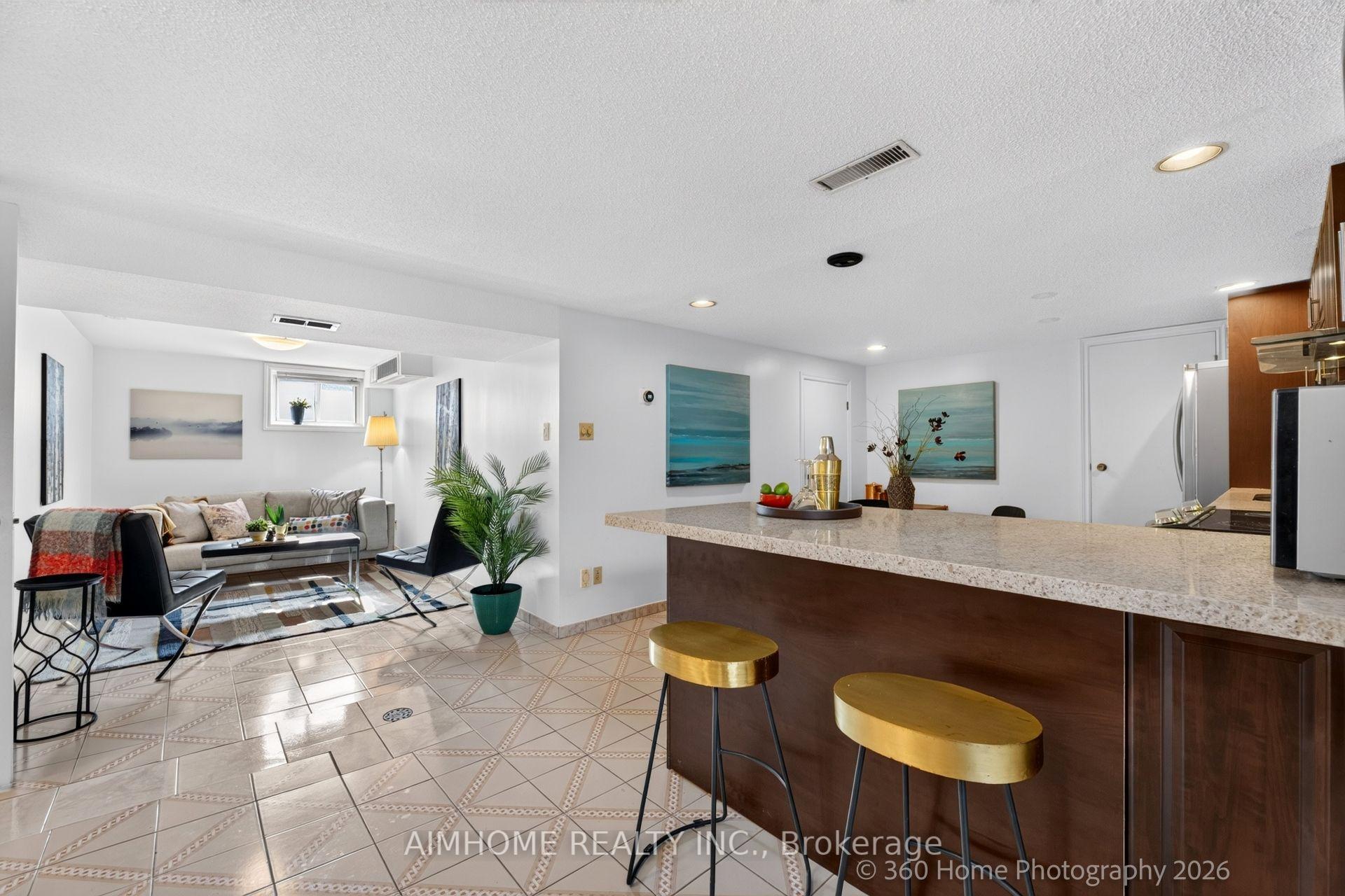 Photo 17 of 47 Silverhill Drive, Etobicoke, Islington-City Centre West — HOMEH