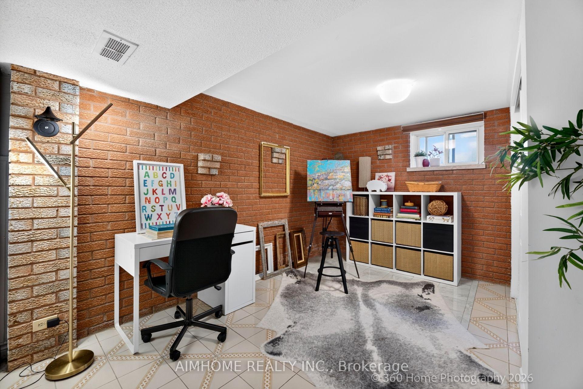 Photo 18 of 47 Silverhill Drive, Etobicoke, Islington-City Centre West — HOMEH