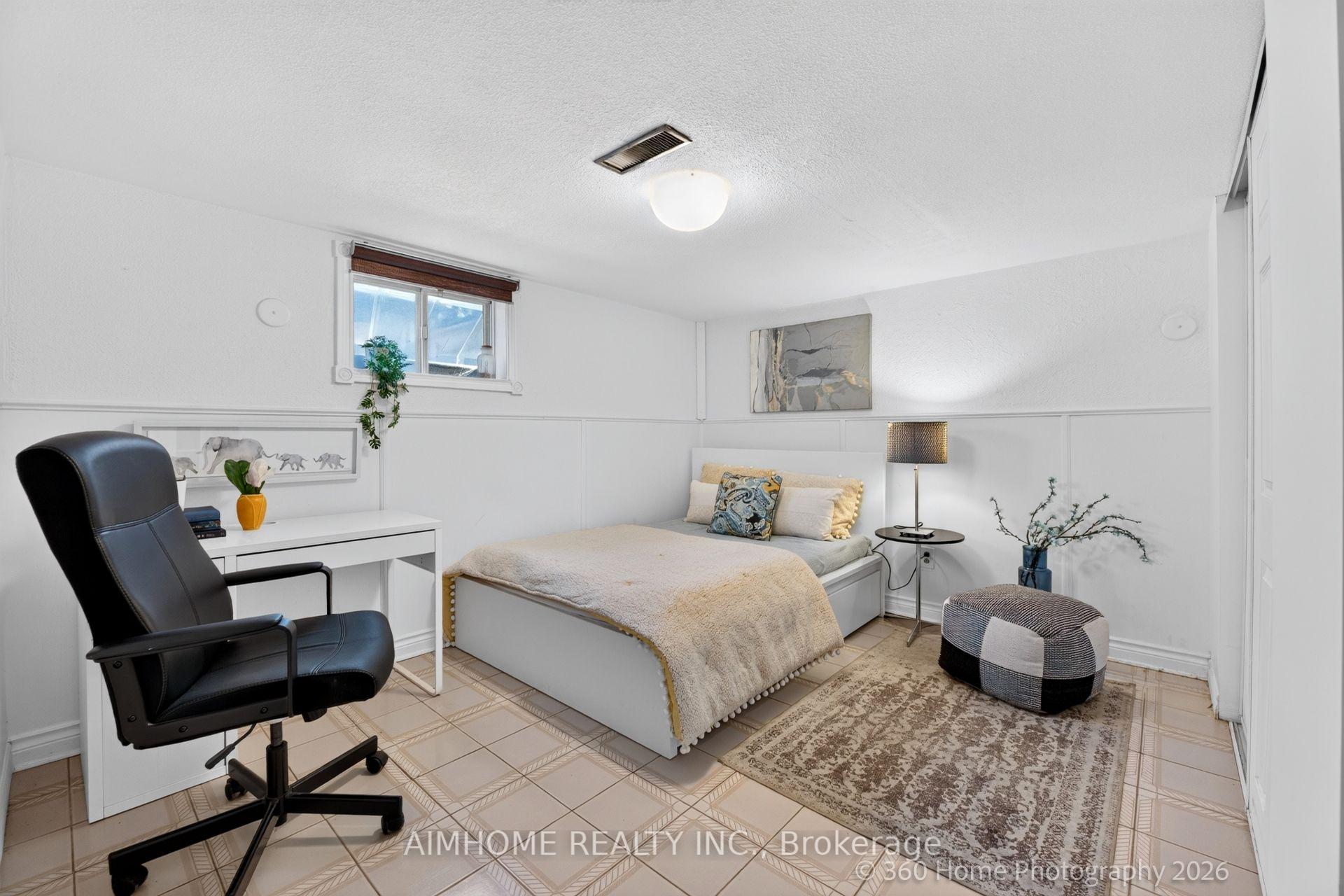Photo 19 of 47 Silverhill Drive, Etobicoke, Islington-City Centre West — HOMEH