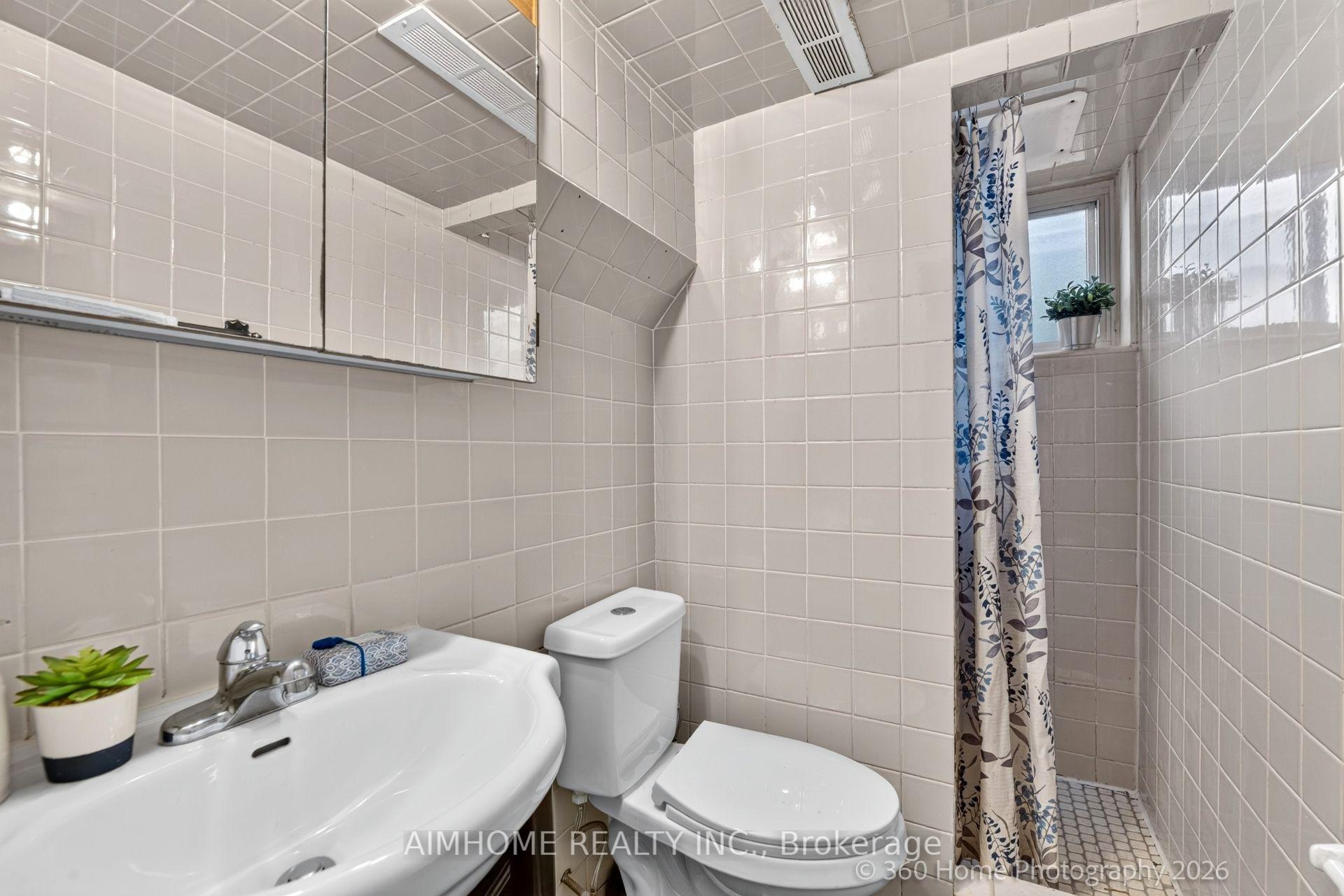 Photo 21 of 47 Silverhill Drive, Etobicoke, Islington-City Centre West — HOMEH
