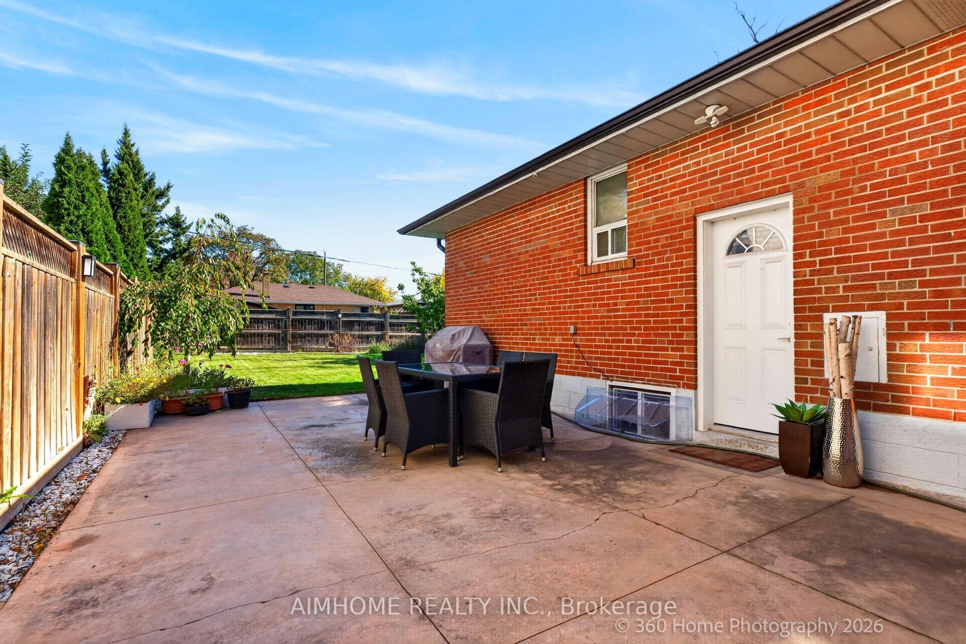 Photo 22 of 47 Silverhill Drive, Etobicoke, Islington-City Centre West — HOMEH