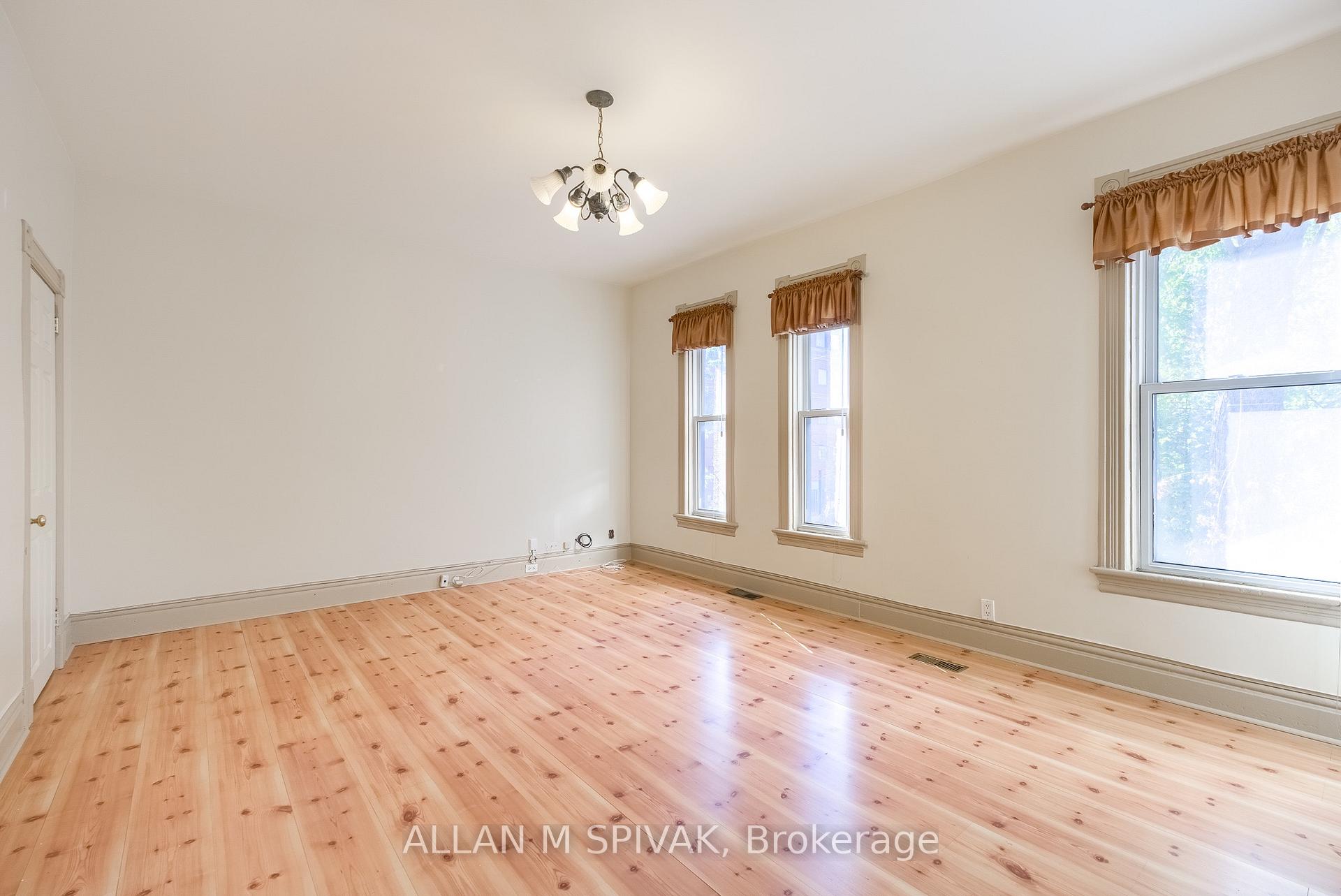 Photo 15 of 11 Major Street, Toronto, University — HOMEH