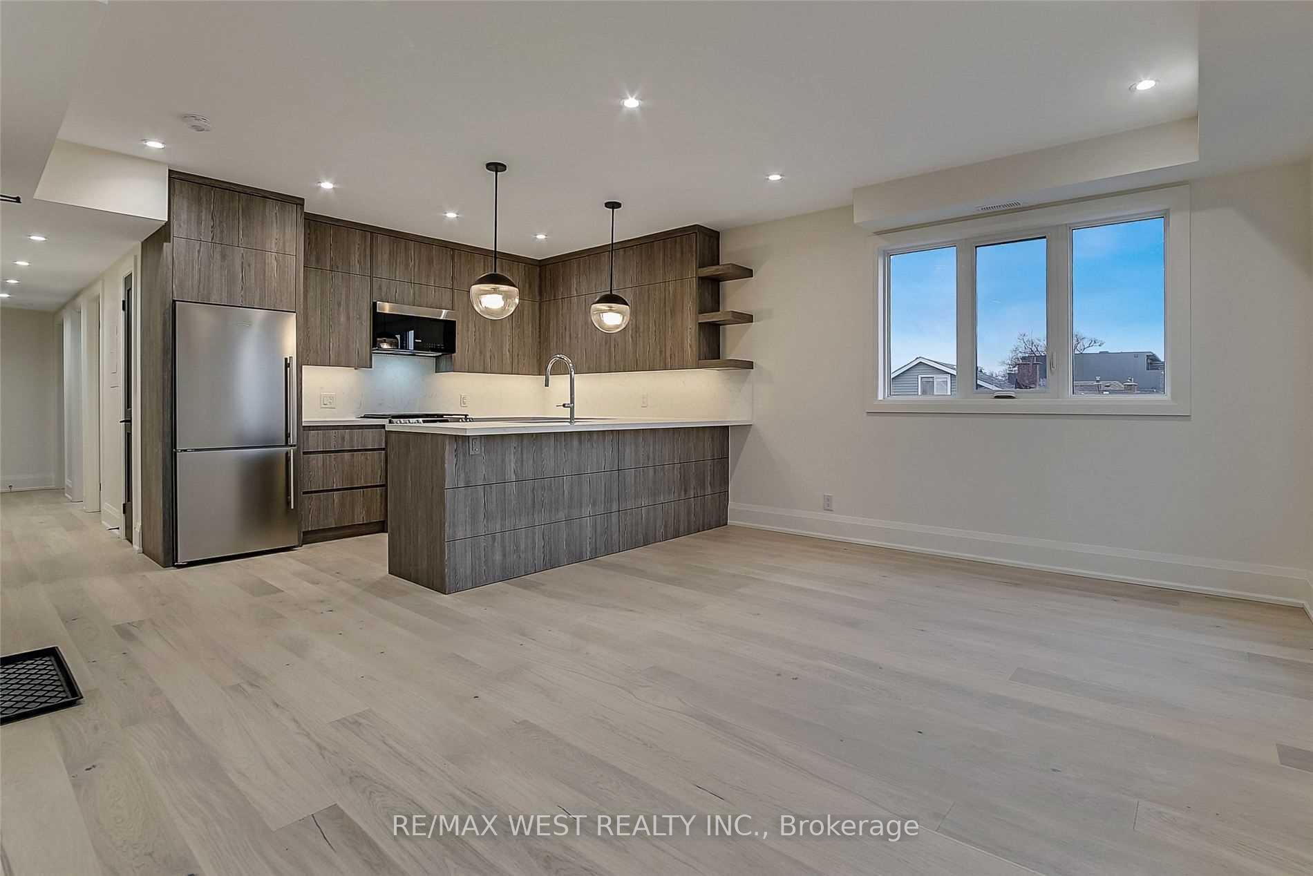 Photo 2 of Unit 3rd, 201 Cedric Avenue, Toronto, Oakwood Village — HOMEH