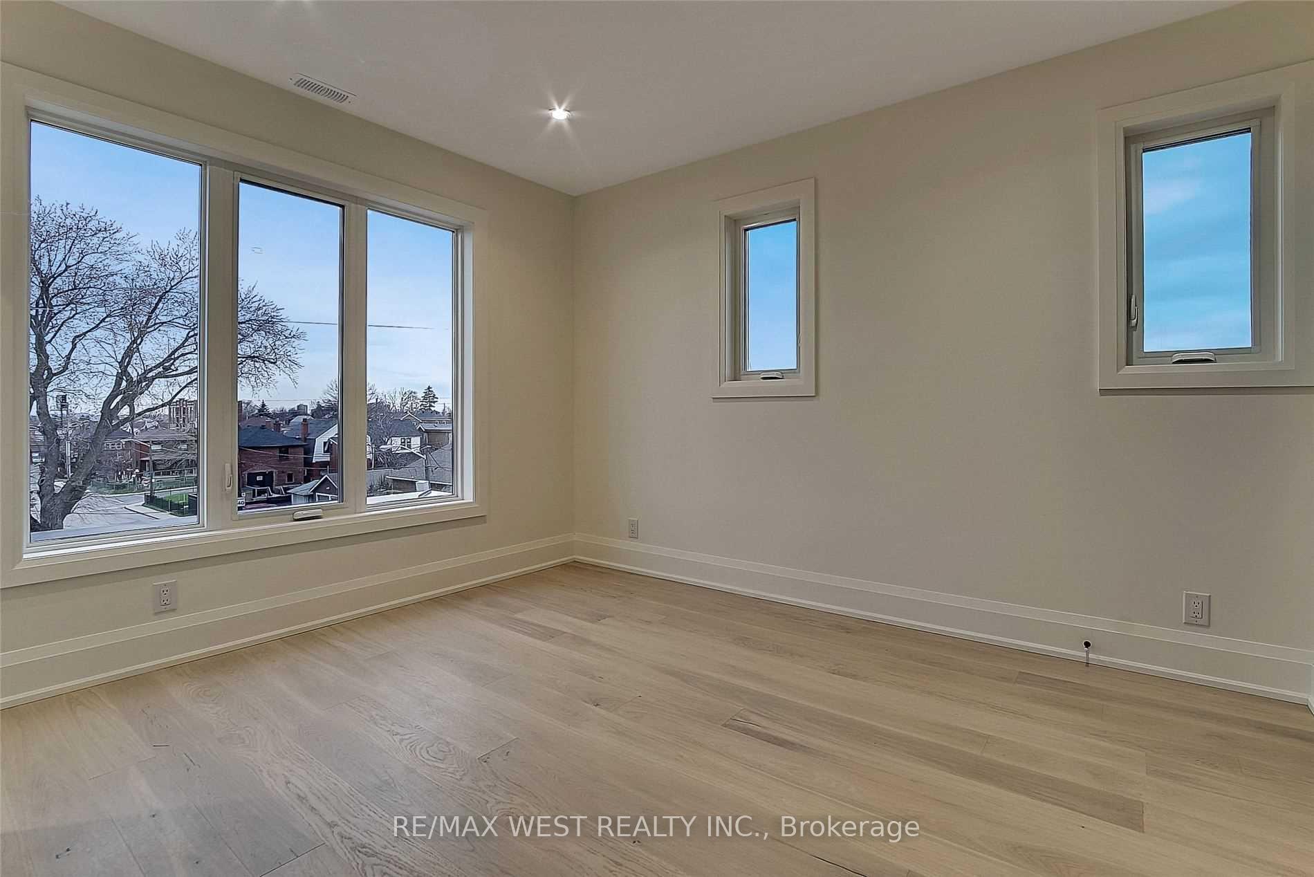 Photo 7 of Unit 3rd, 201 Cedric Avenue, Toronto, Oakwood Village — HOMEH