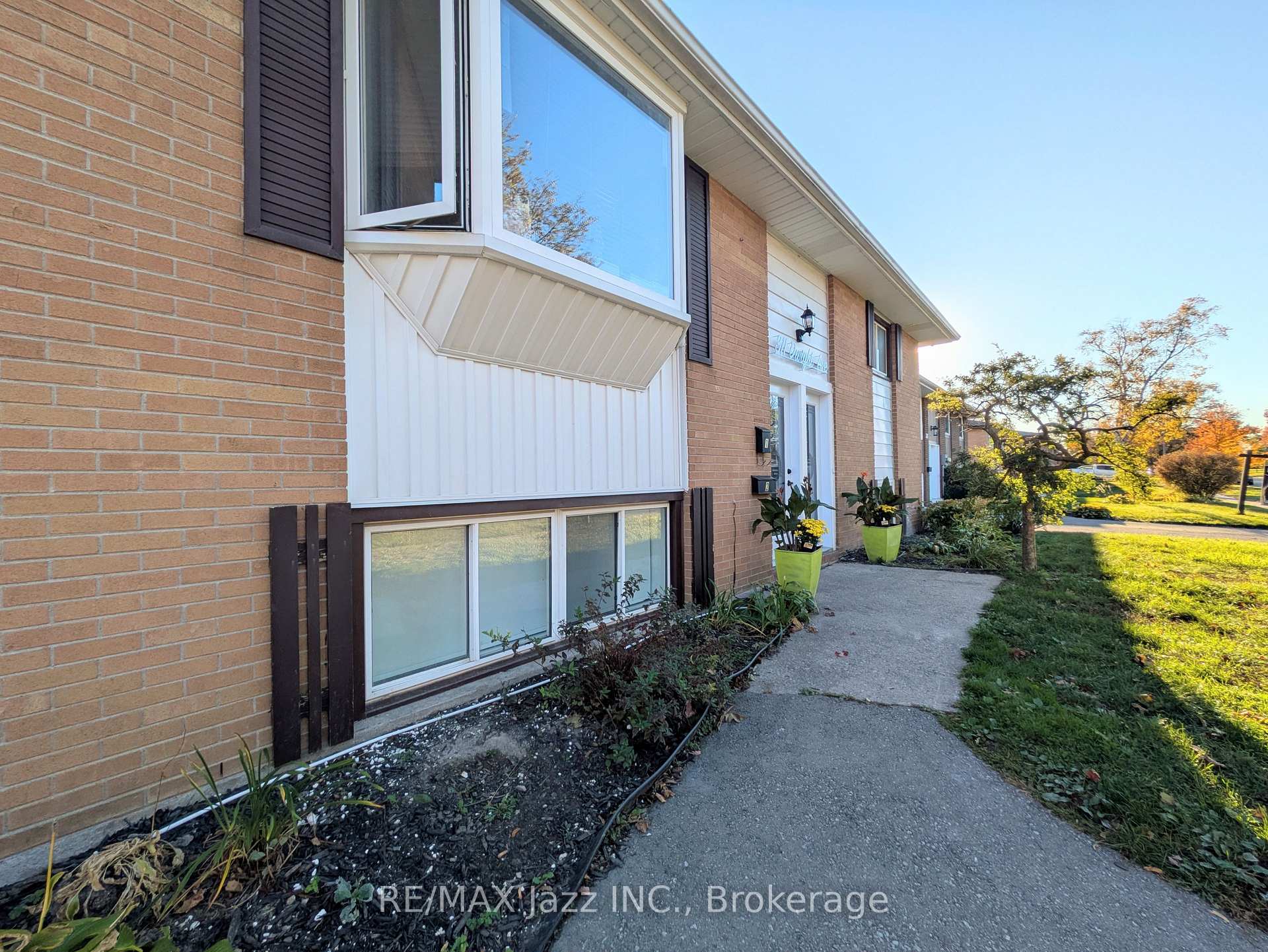Photo 4 of Unit 2, 311 Dwight Avenue, Oshawa, Lakeview — HOMEH