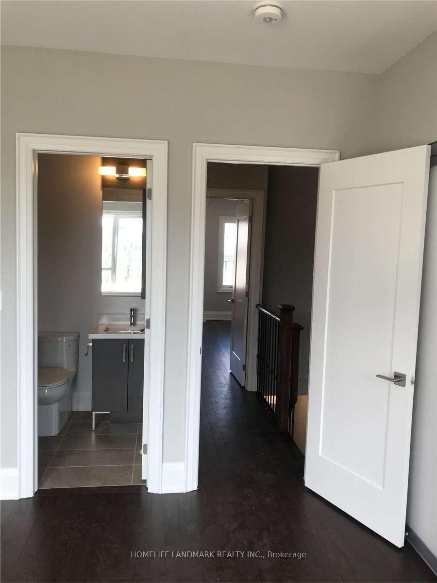 Photo 4 of 111 Feeney Lane, Markham, Commerce Valley — HOMEH