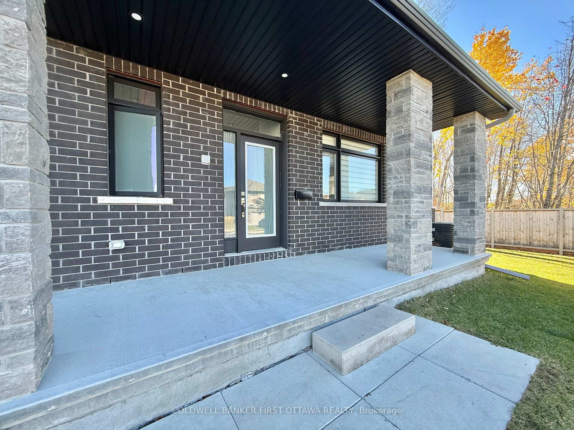 Photo 4 of 1000 Eider Street, Ottawa, Riverside South/Gloucester Glen — HOMEH