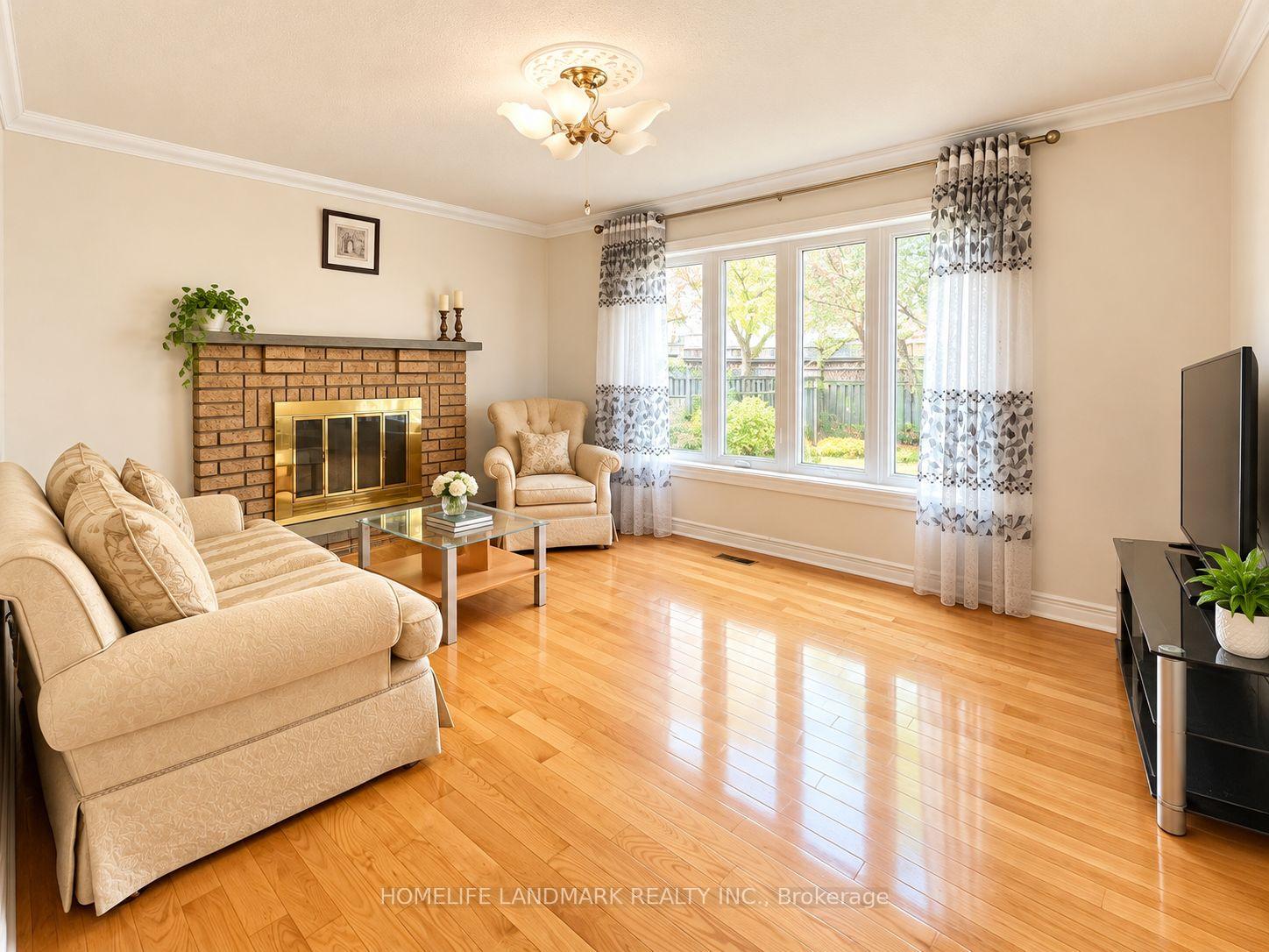 Photo 4 of 106 Fitzgerald Avenue, Markham, Unionville — HOMEH