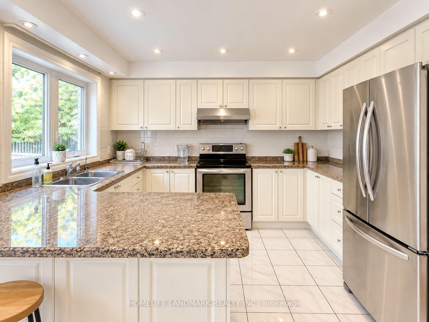 Photo 5 of 106 Fitzgerald Avenue, Markham, Unionville — HOMEH