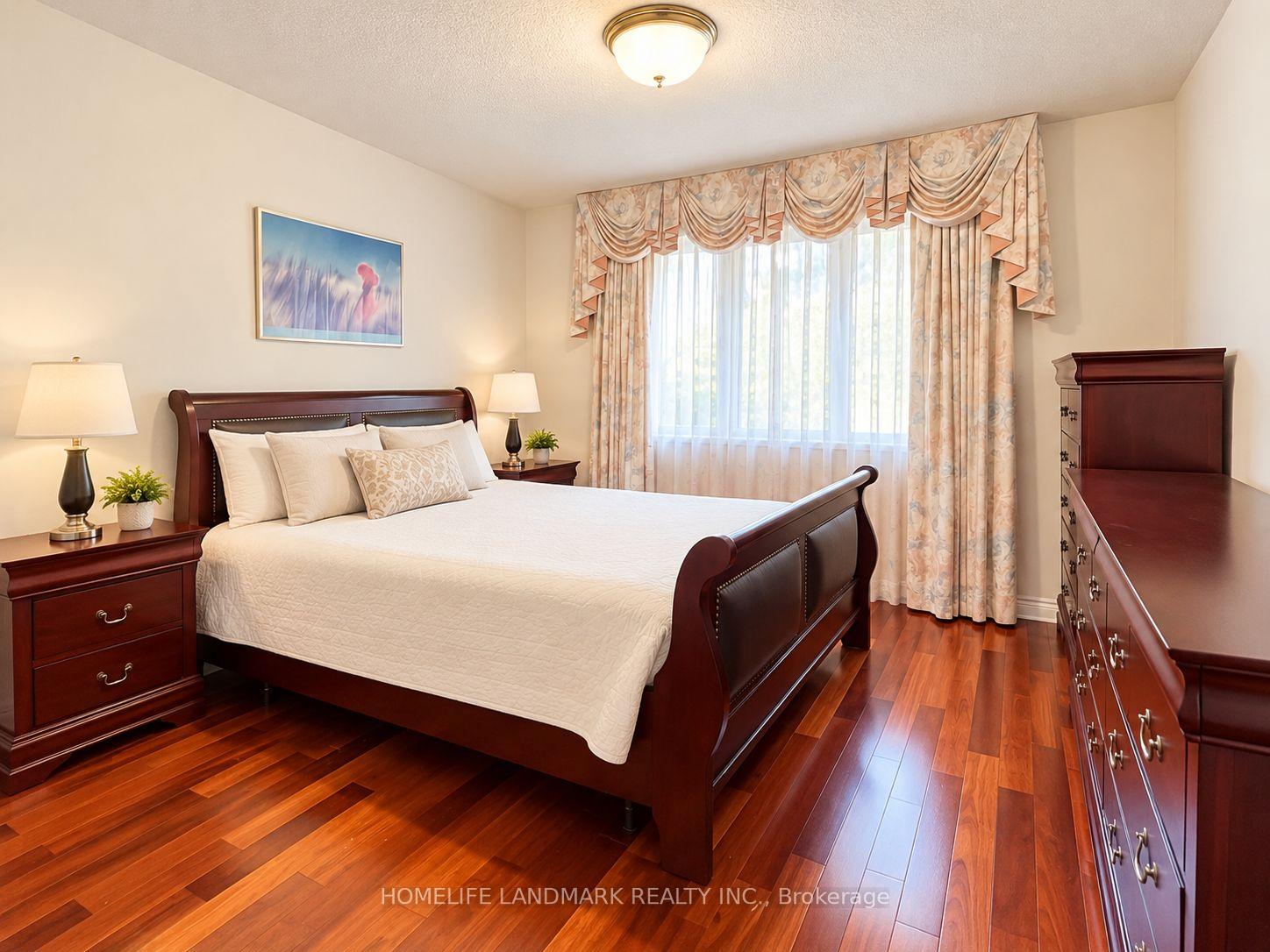 Photo 11 of 106 Fitzgerald Avenue, Markham, Unionville — HOMEH