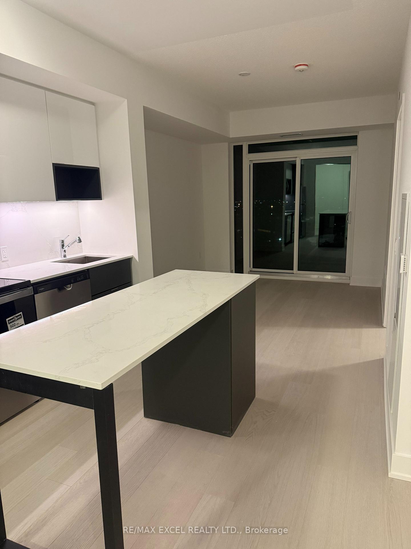 Photo 3 of Unit 1001, 204 Burnhamthorpe Road E, Mississauga, Mississauga Valleys — HOMEH