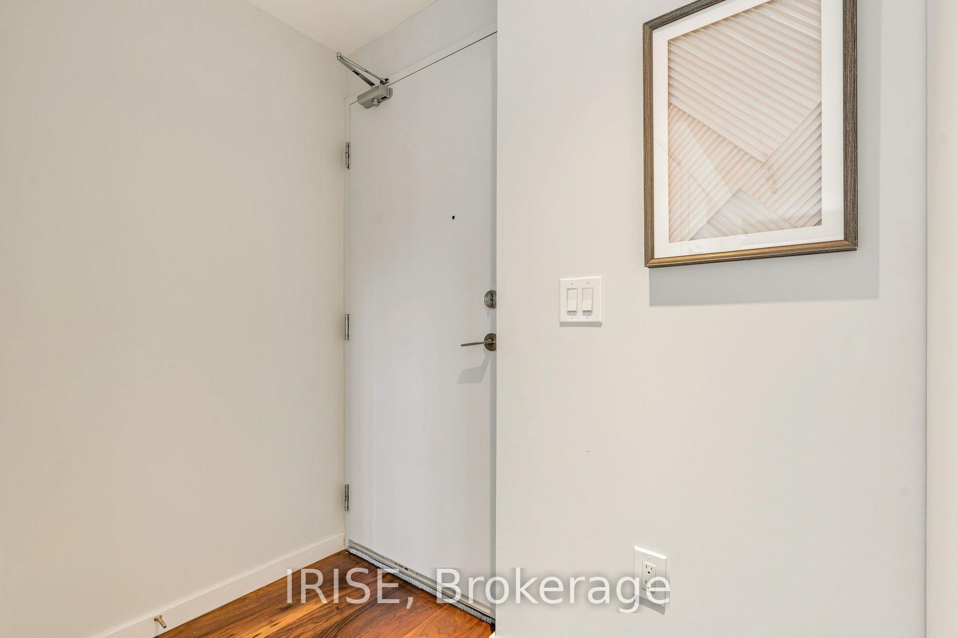 Photo 8 of Unit 918, 32 Trolley Crescent, Toronto, Moss Park — HOMEH