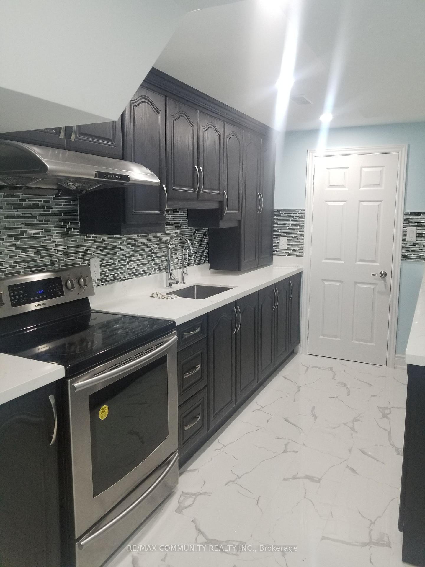 Photo 7 of Unit Basement, 163 Delbert Circle, Whitchurch-Stouffville, Stouffville — HOMEH