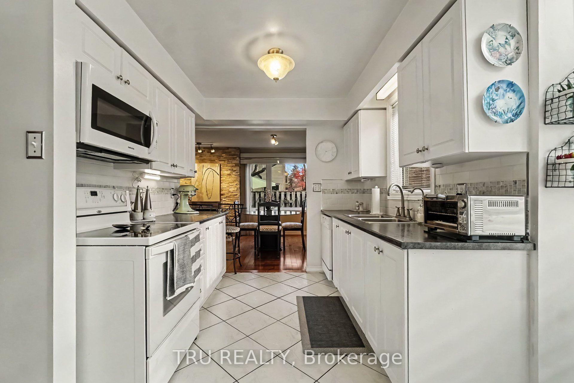 Photo 11 of Unit 10, 710 Coronation Avenue, Ottawa, Riverview Park — HOMEH