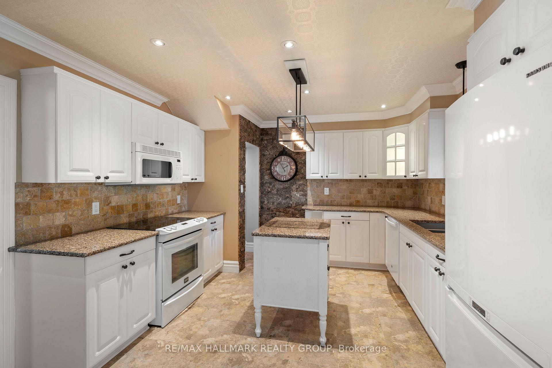 Photo 15 of 51 North Augusta Road, Brockville, Brockville — HOMEH