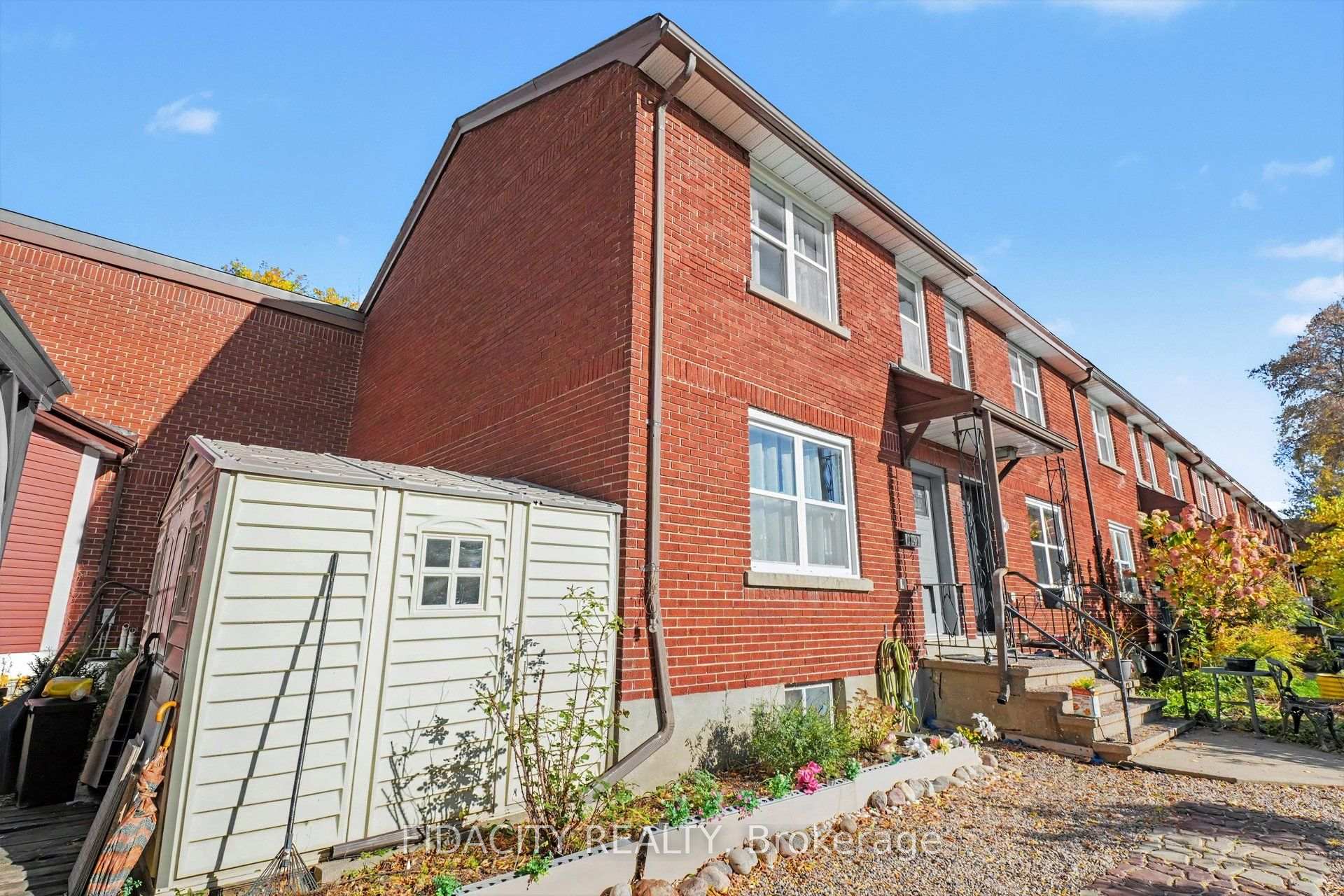 Photo 2 of 1047 Hollington Street, Ottawa, Carlington — HOMEH