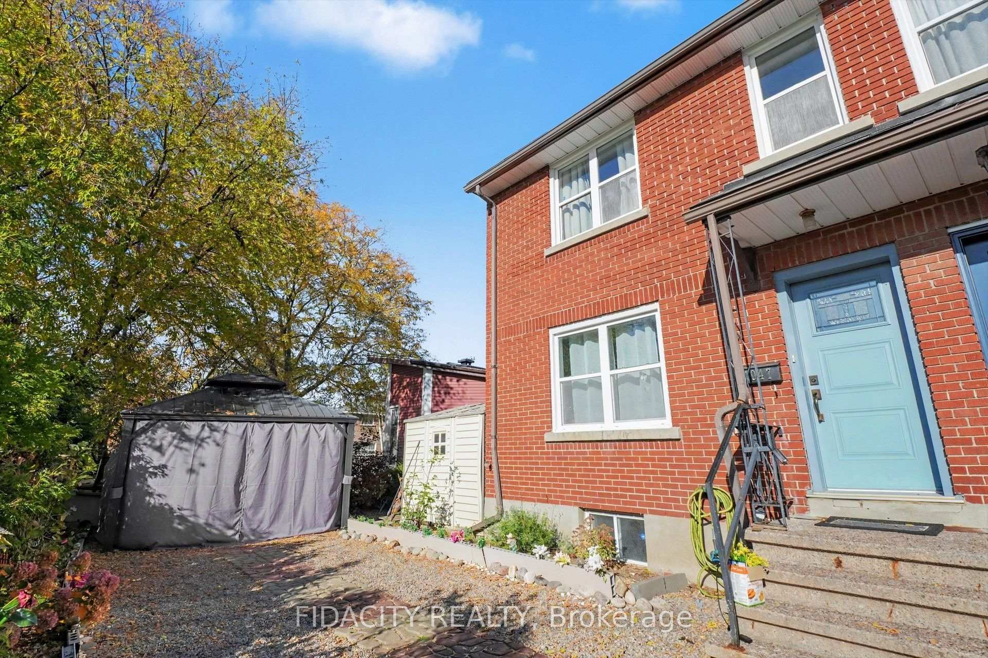 Photo 3 of 1047 Hollington Street, Ottawa, Carlington — HOMEH