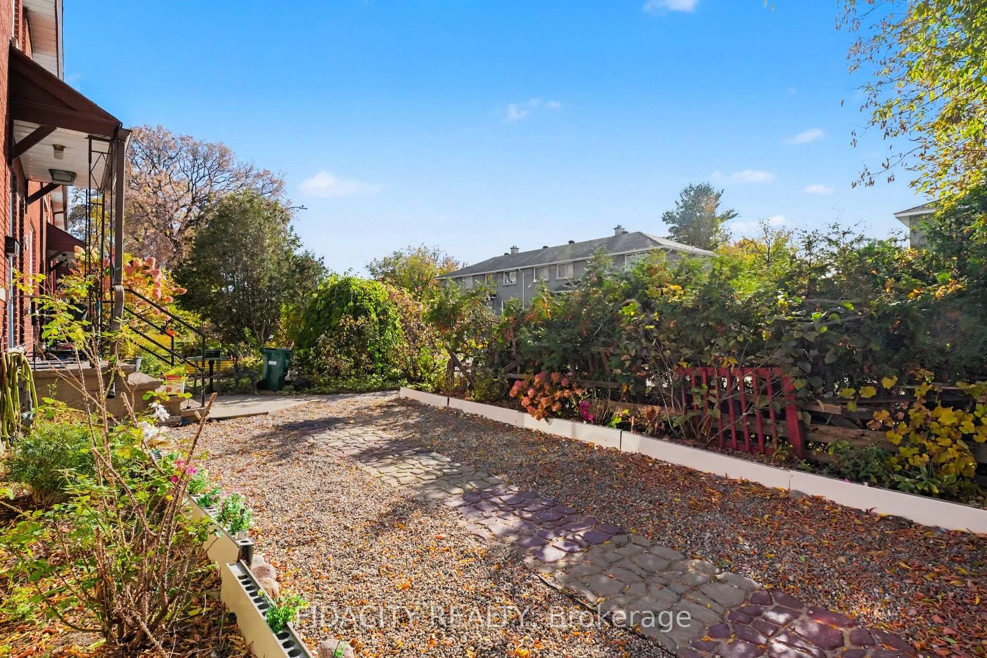 Photo 4 of 1047 Hollington Street, Ottawa, Carlington — HOMEH