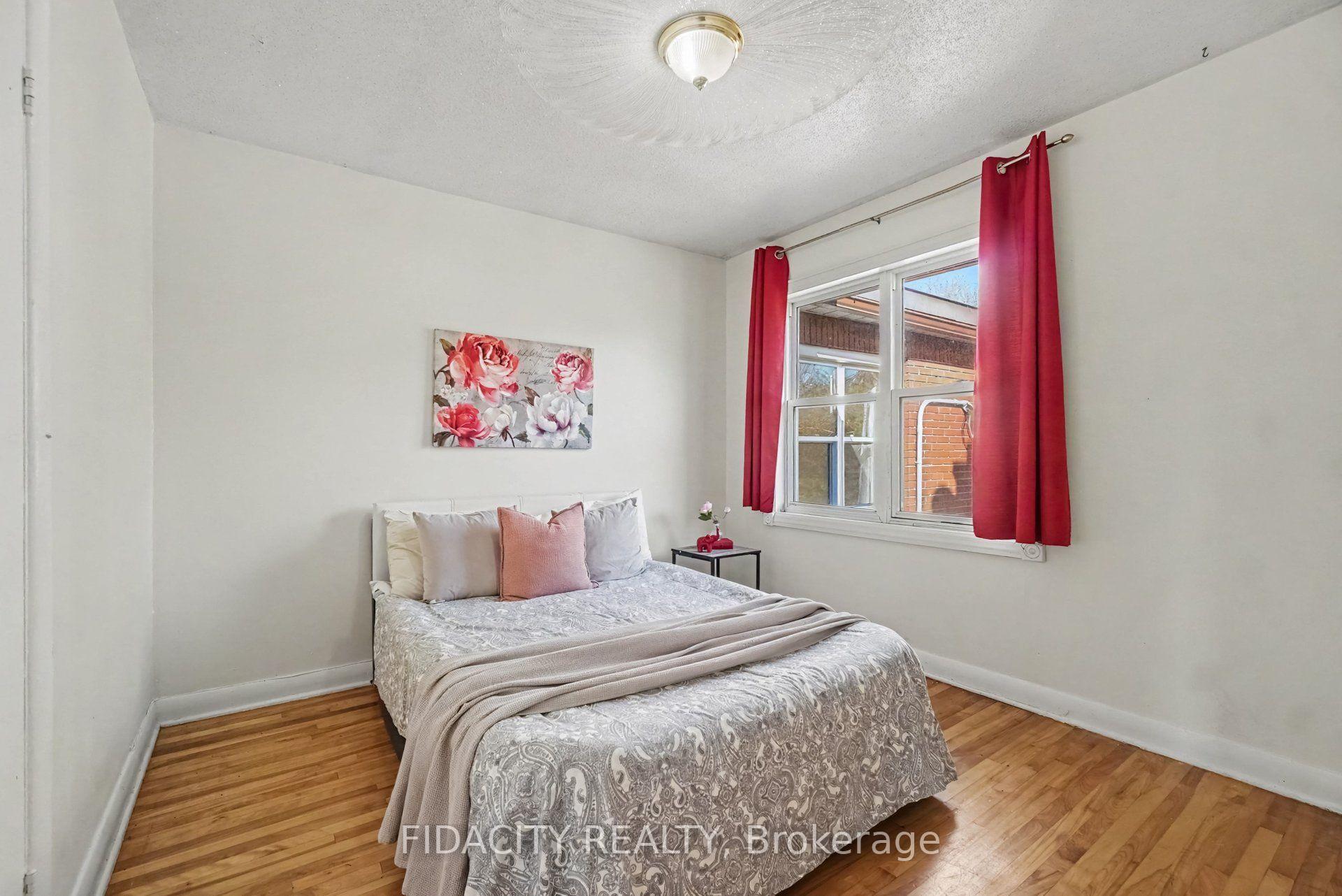 Photo 13 of 1047 Hollington Street, Ottawa, Carlington — HOMEH