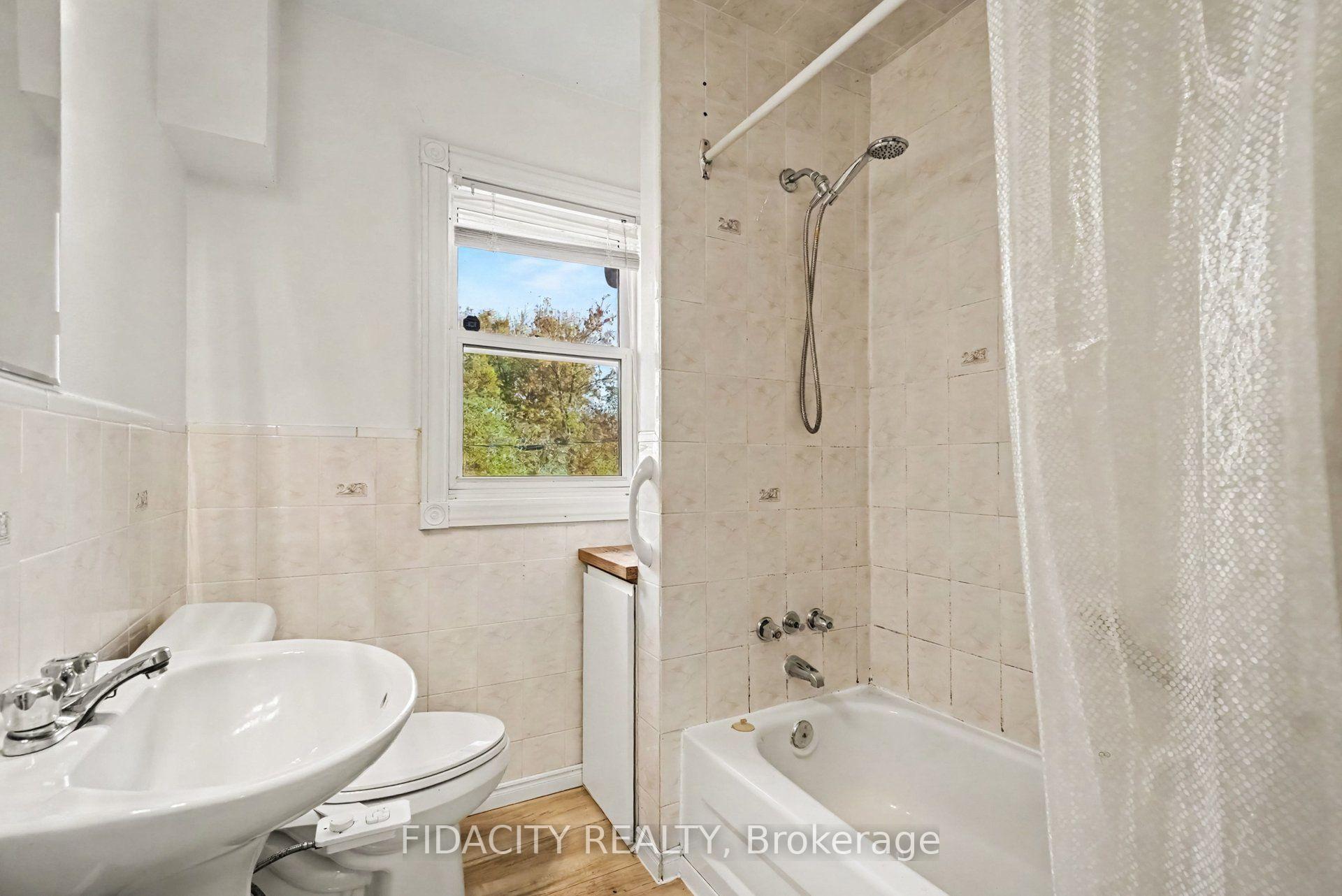 Photo 15 of 1047 Hollington Street, Ottawa, Carlington — HOMEH