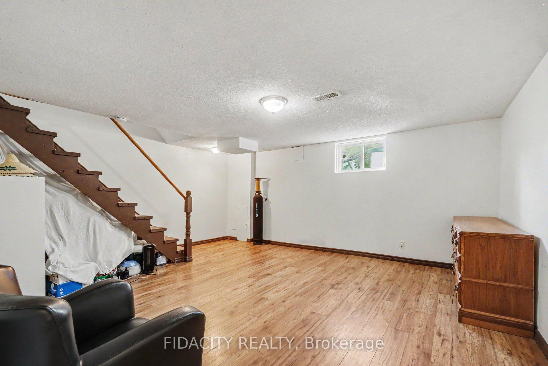 Photo 16 of 1047 Hollington Street, Ottawa, Carlington — HOMEH