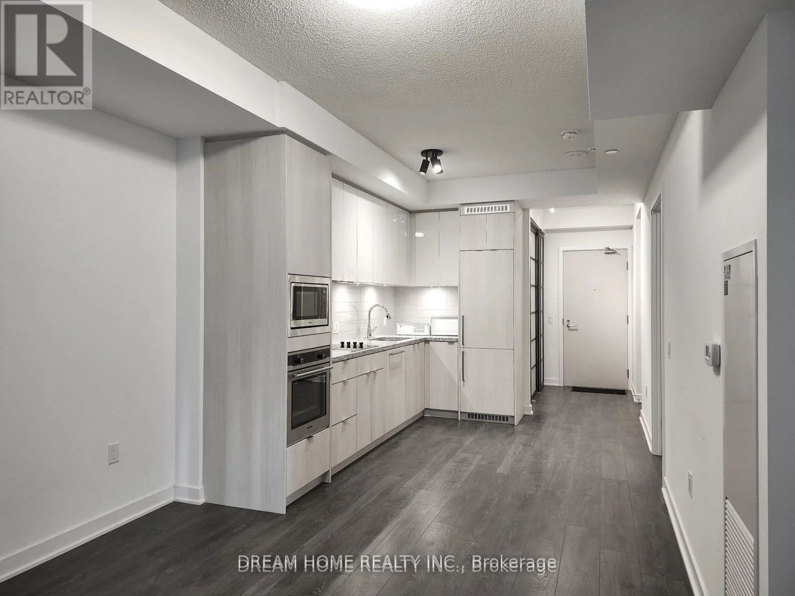 Photo 3 of Unit 918, 1 King Street W, Toronto, Bay Street Corridor — HOMEH