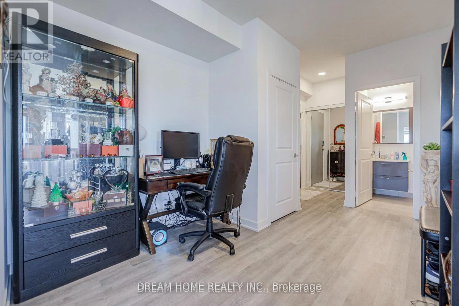 Photo 21 of Unit 918, 1 King Street W, Toronto, Bay Street Corridor — HOMEH