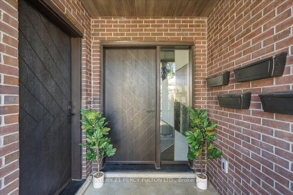 Photo 4 of Unit 2, 113 Hatherley Road, Toronto, Caledonia-Fairbank — HOMEH