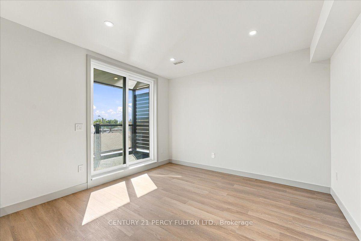 Photo 13 of Unit 2, 113 Hatherley Road, Toronto, Caledonia-Fairbank — HOMEH