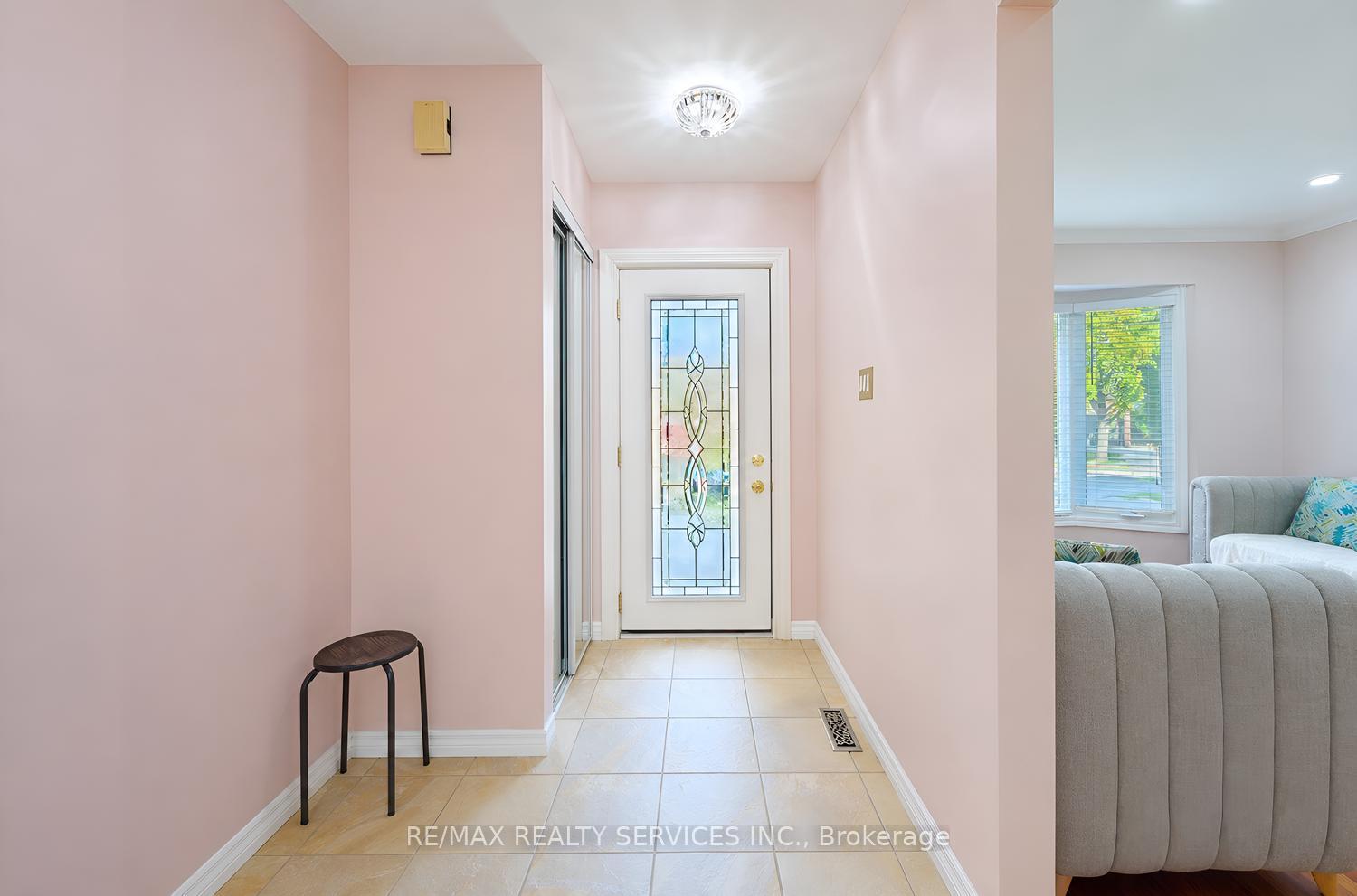 Photo 5 of 5 Nimrod Crescent W, Brampton, Westgate — HOMEH