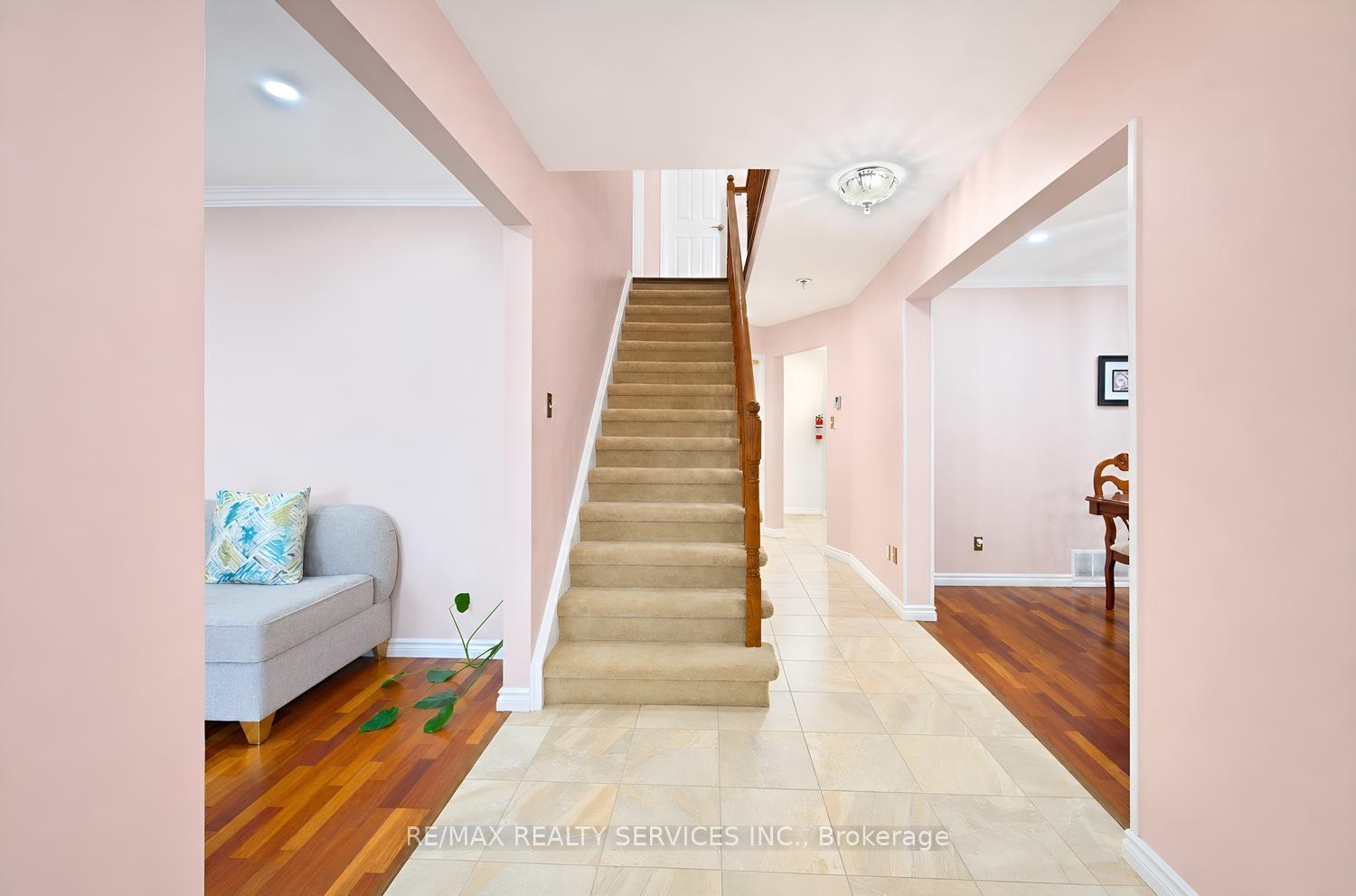 Photo 6 of 5 Nimrod Crescent W, Brampton, Westgate — HOMEH