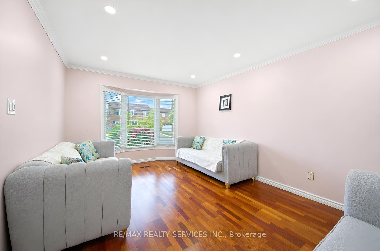 Photo 7 of 5 Nimrod Crescent W, Brampton, Westgate — HOMEH