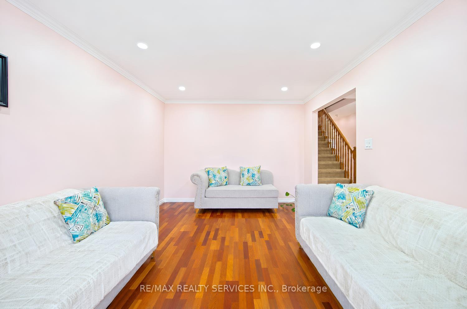 Photo 10 of 5 Nimrod Crescent W, Brampton, Westgate — HOMEH