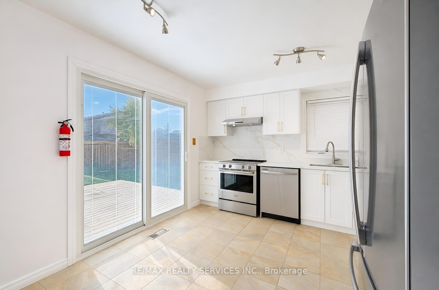 Photo 12 of 5 Nimrod Crescent W, Brampton, Westgate — HOMEH