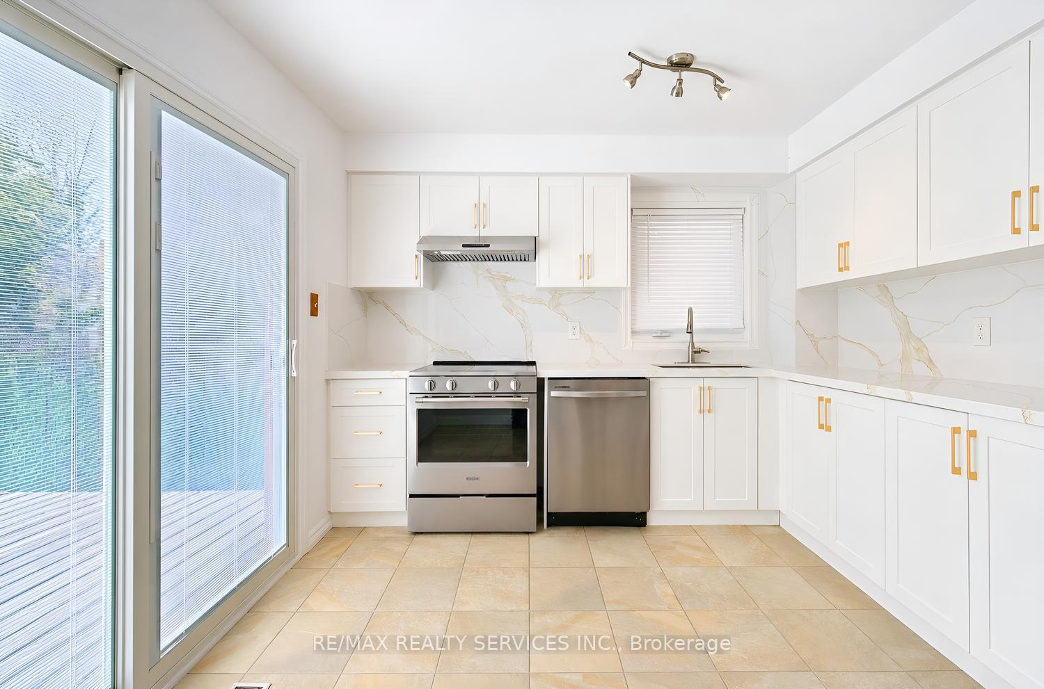Photo 13 of 5 Nimrod Crescent W, Brampton, Westgate — HOMEH